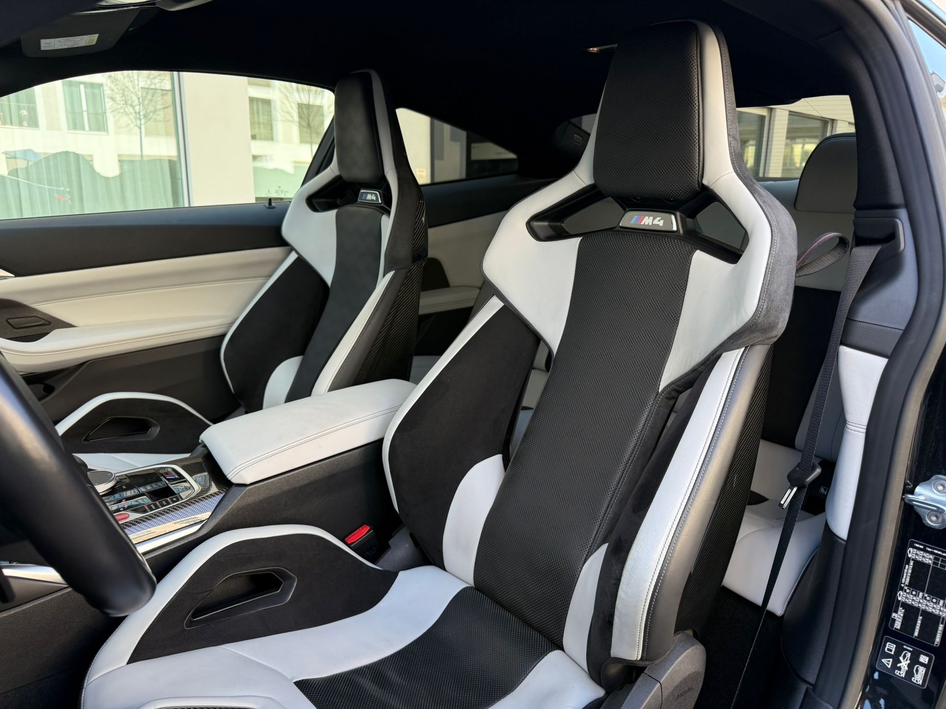 BMW M4 Coupé Competition M xDrive-image-10