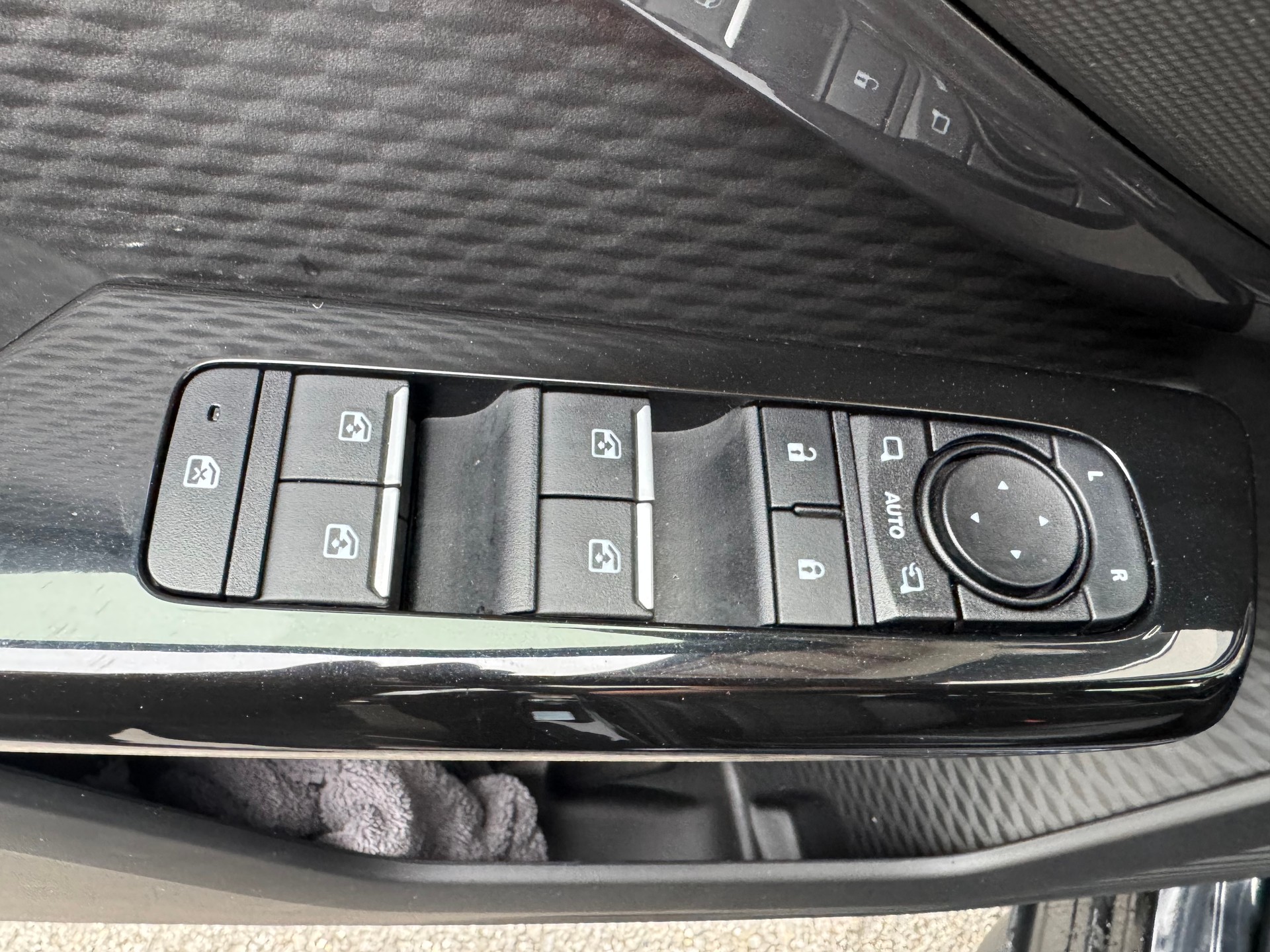 SUZUKI E-VITARA-image-8