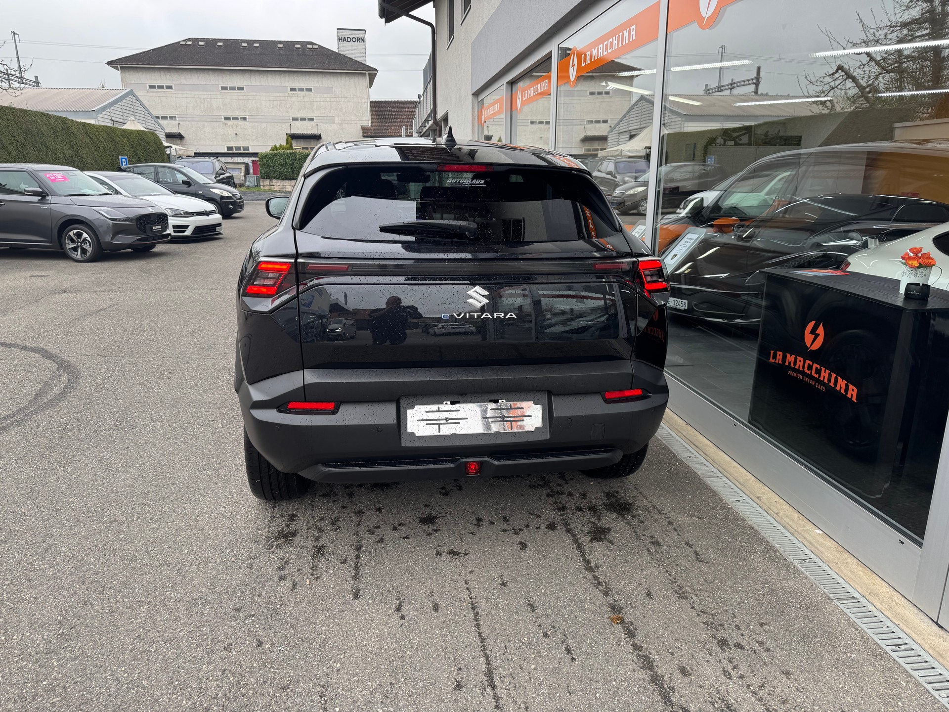 SUZUKI E-VITARA-showroom-element-3