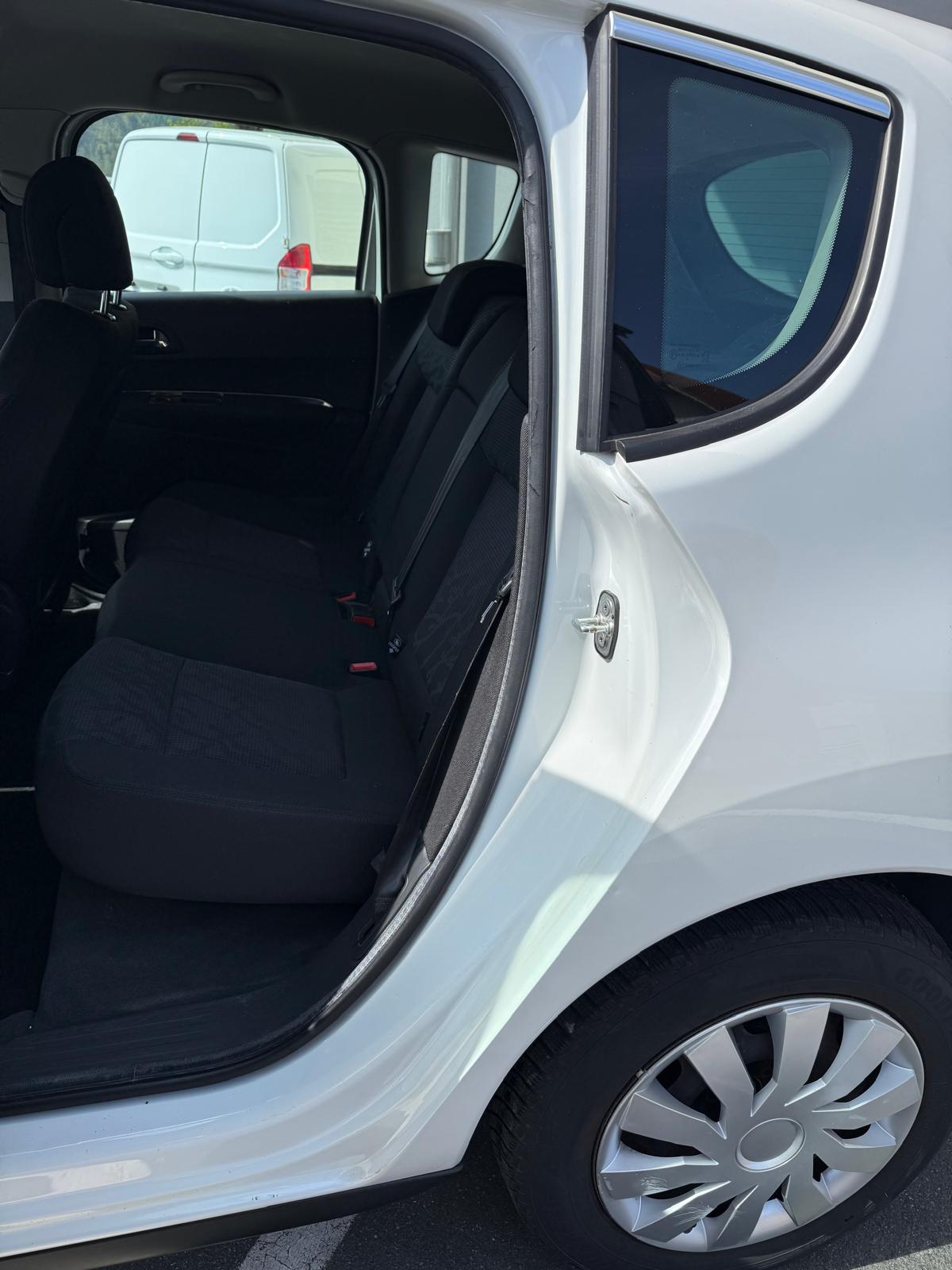 PEUGEOT 3008 1.6 HDI Sport EGS6-image-8