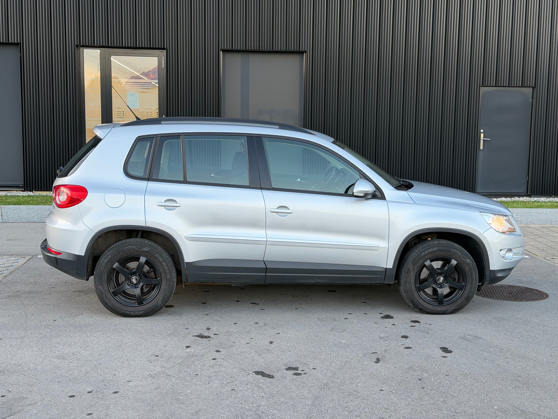 VW Tiguan 2.0 TSI Track&Field Tiptronic-image-4
