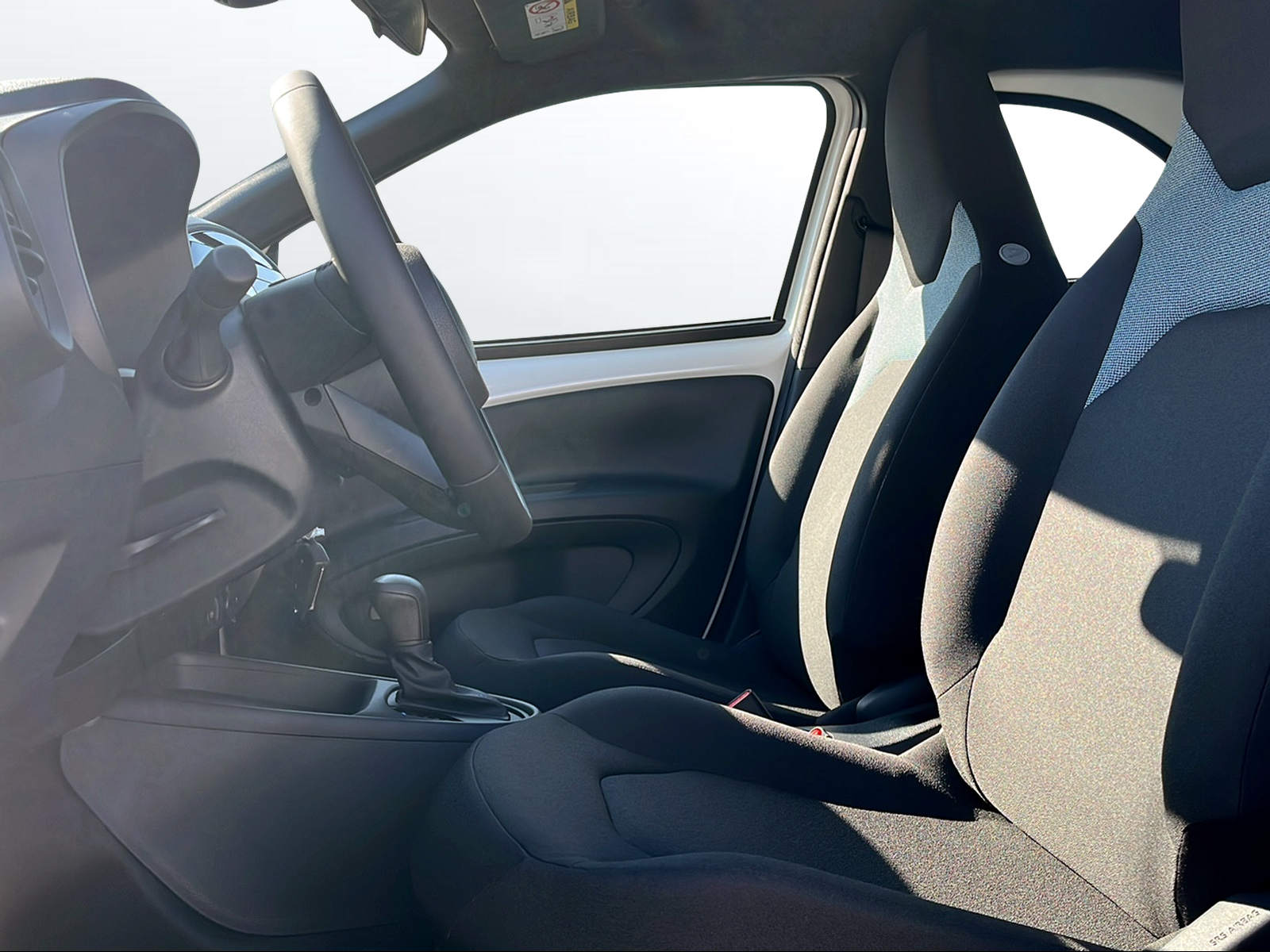 TOYOTA Aygo X 1.5 Comfort e-CVT-image-6