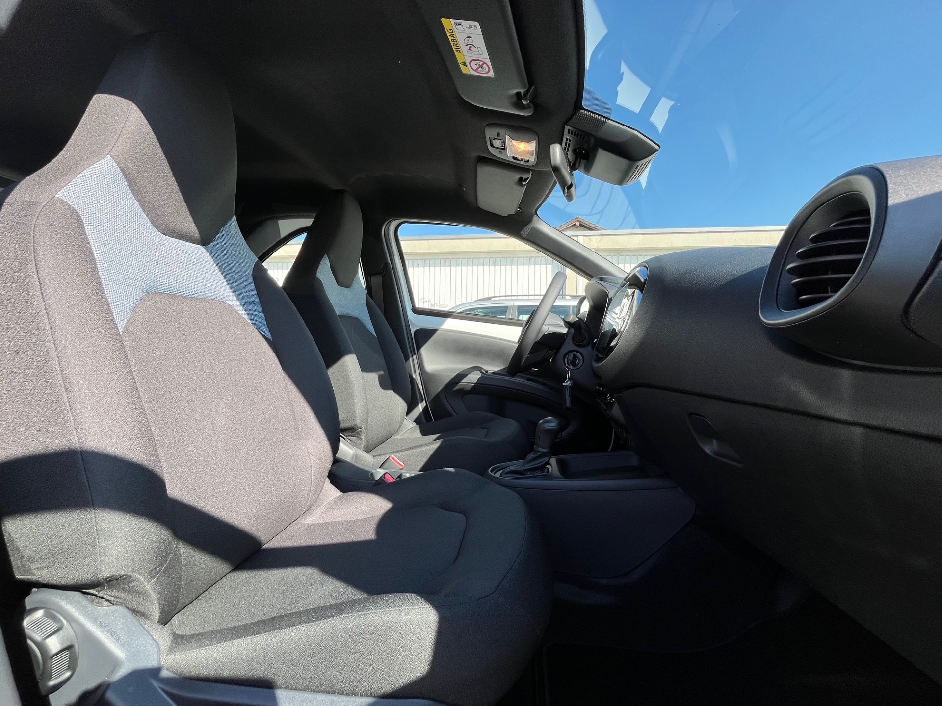 TOYOTA Aygo X 1.5 Comfort e-CVT-image-9