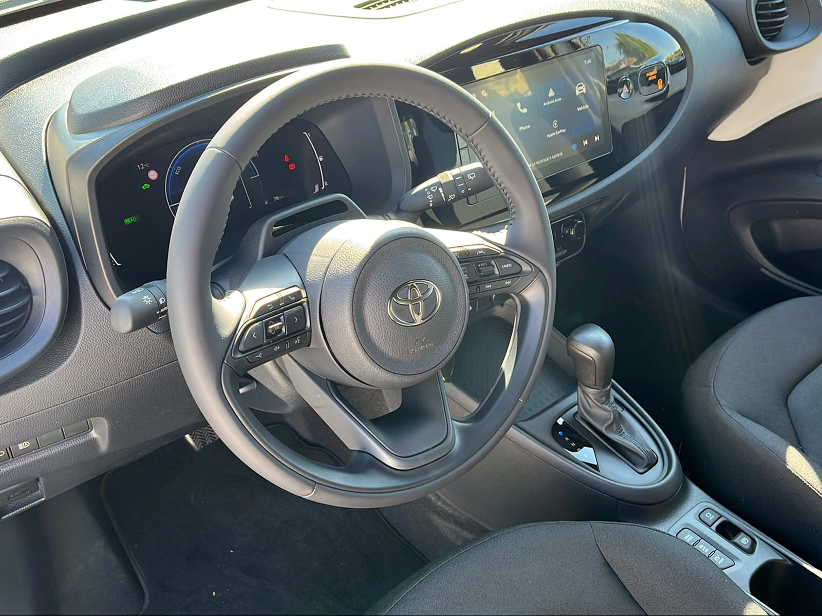 TOYOTA Aygo X 1.5 Comfort e-CVT-image-5