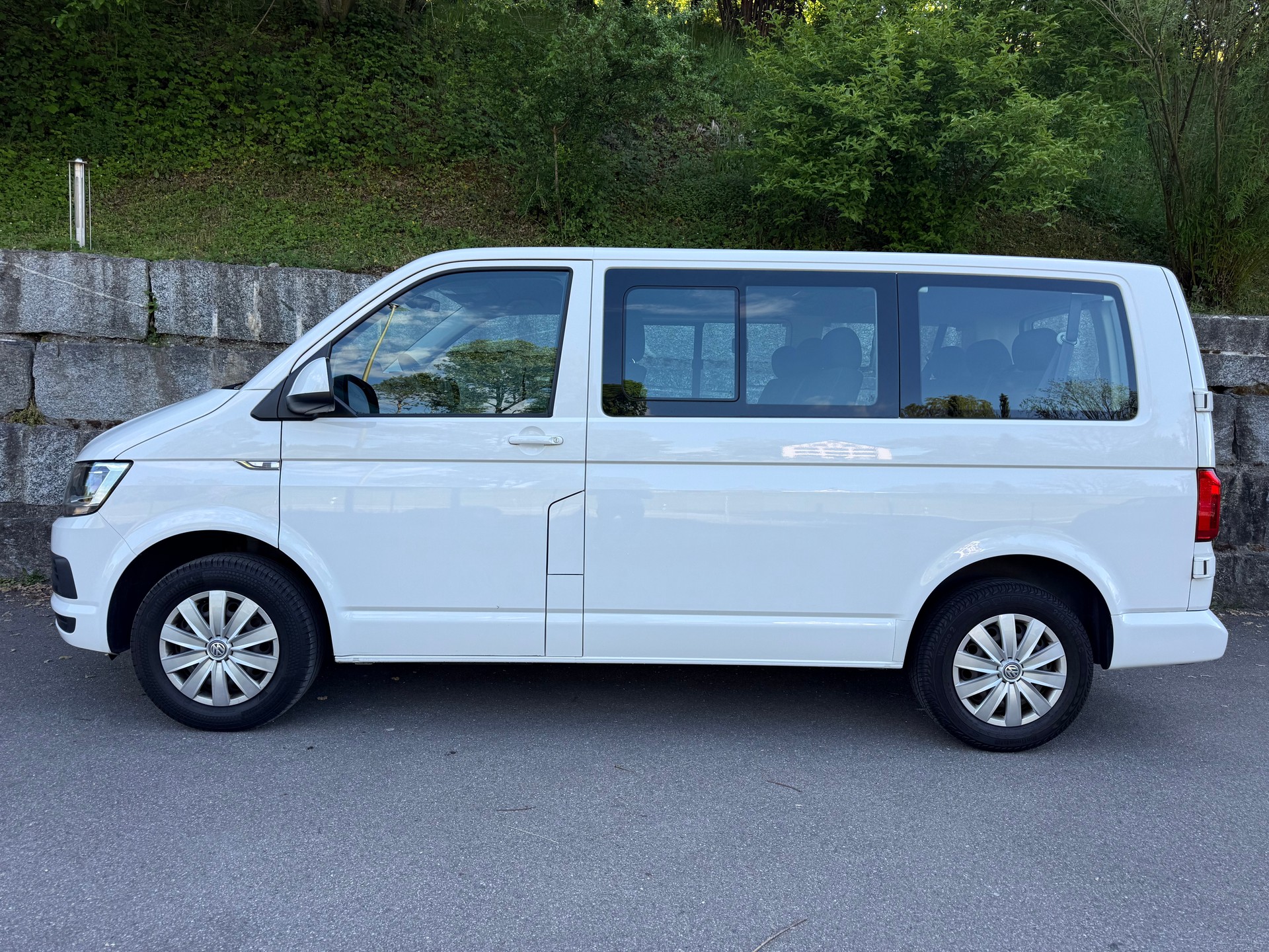 VW T6 2.0 TDI DSG Caravelle-image-13