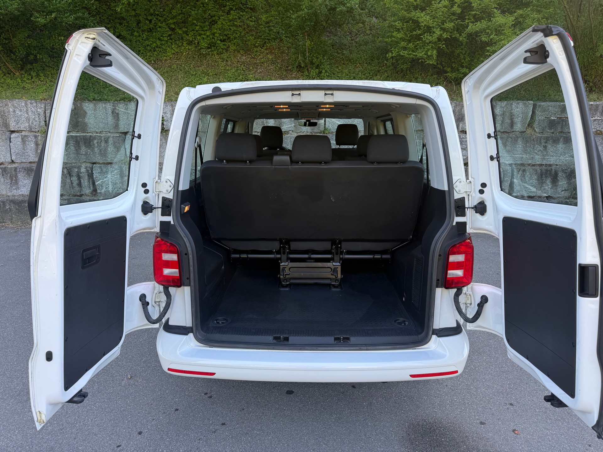 VW T6 2.0 TDI DSG Caravelle-image-9