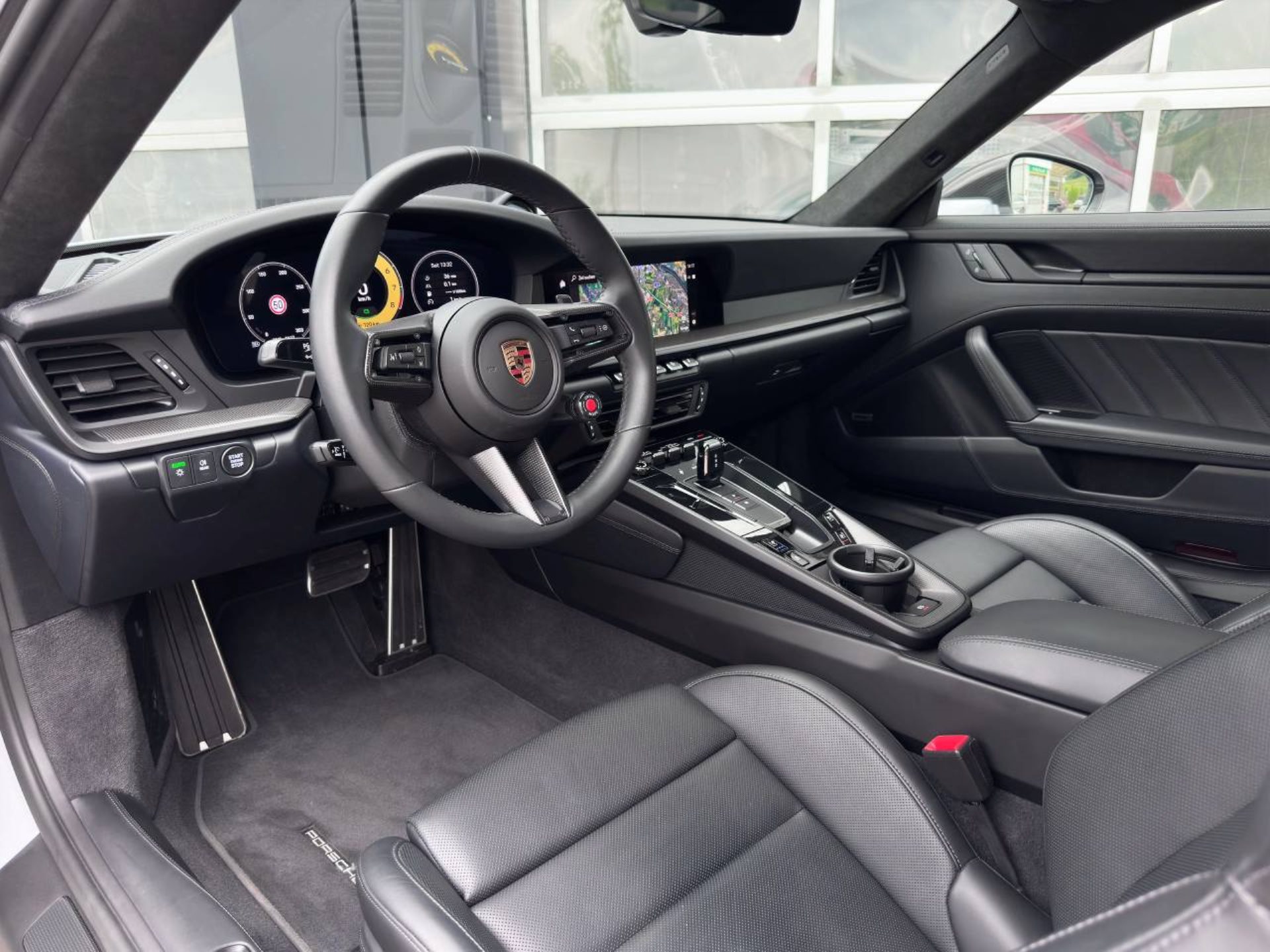 PORSCHE 911 Carrera 4 GTS-image-16