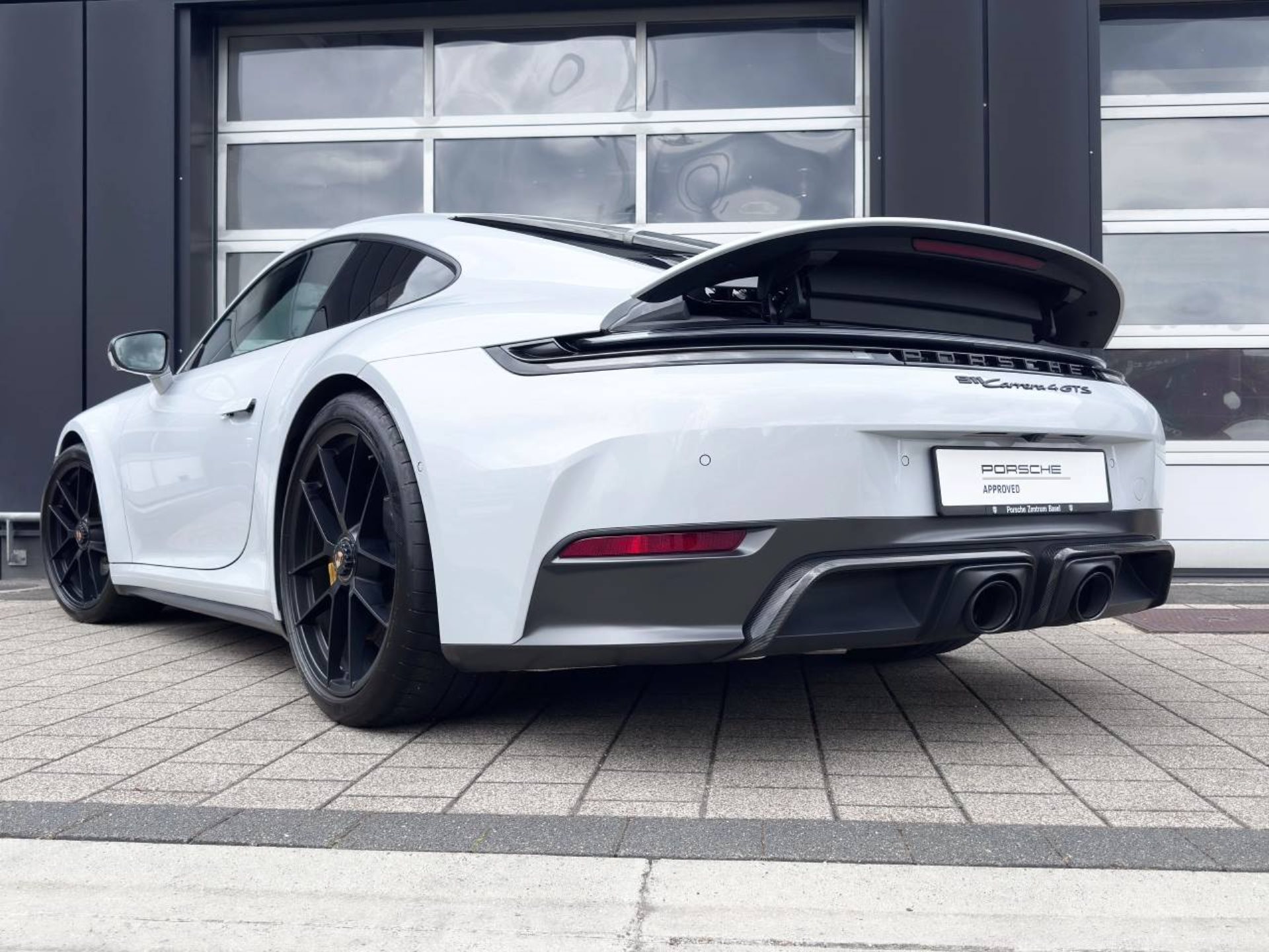 PORSCHE 911 Carrera 4 GTS-image-12
