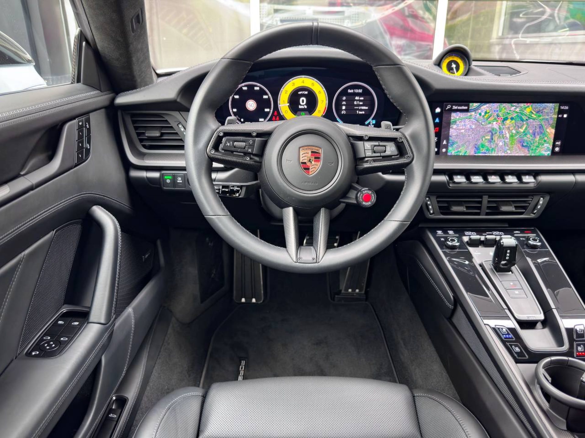 PORSCHE 911 Carrera 4 GTS-image-4
