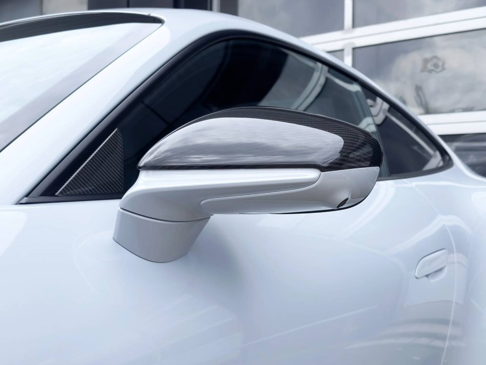 PORSCHE 911 Carrera 4 GTS-image-30