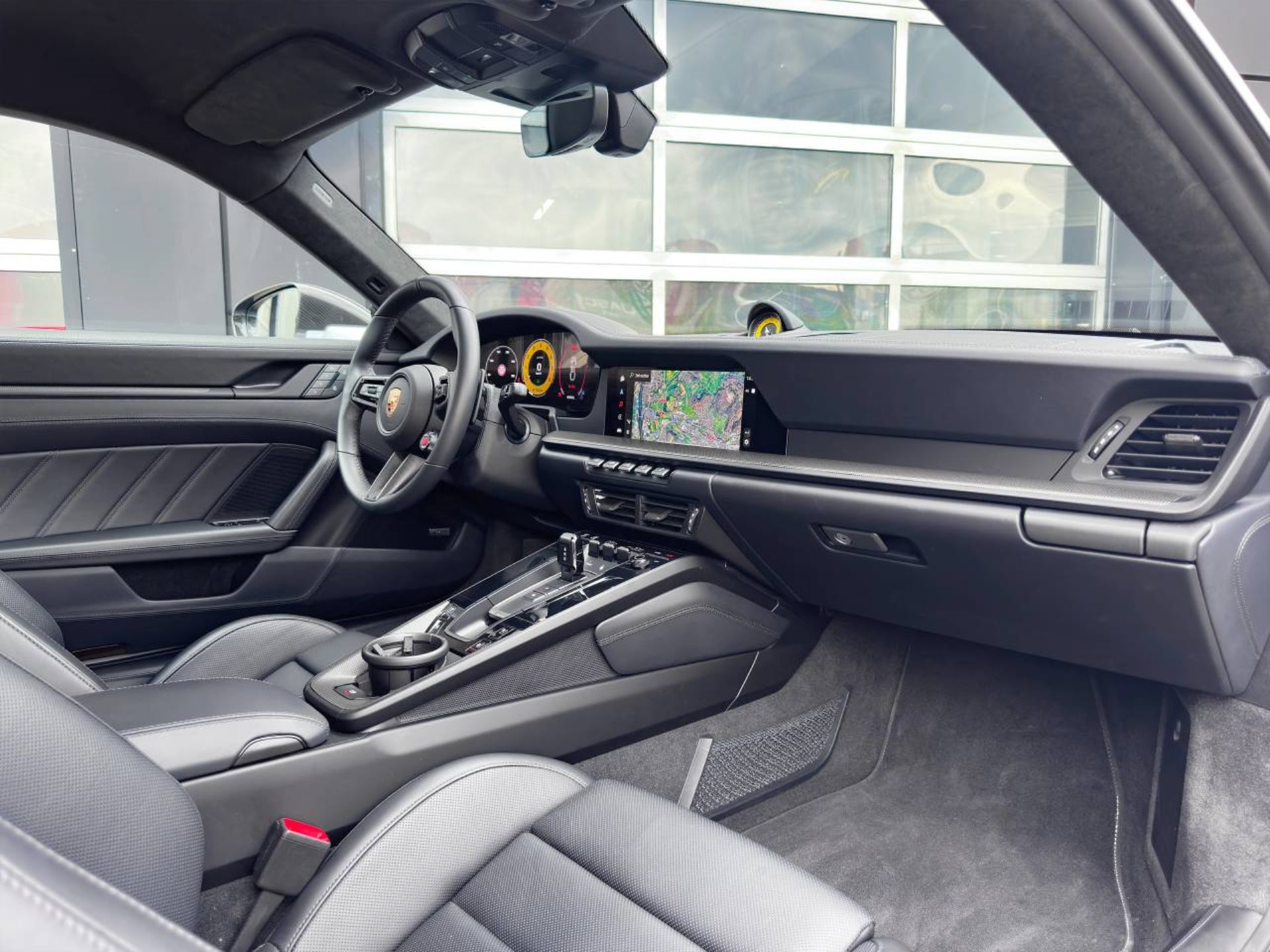 PORSCHE 911 Carrera 4 GTS-image-19