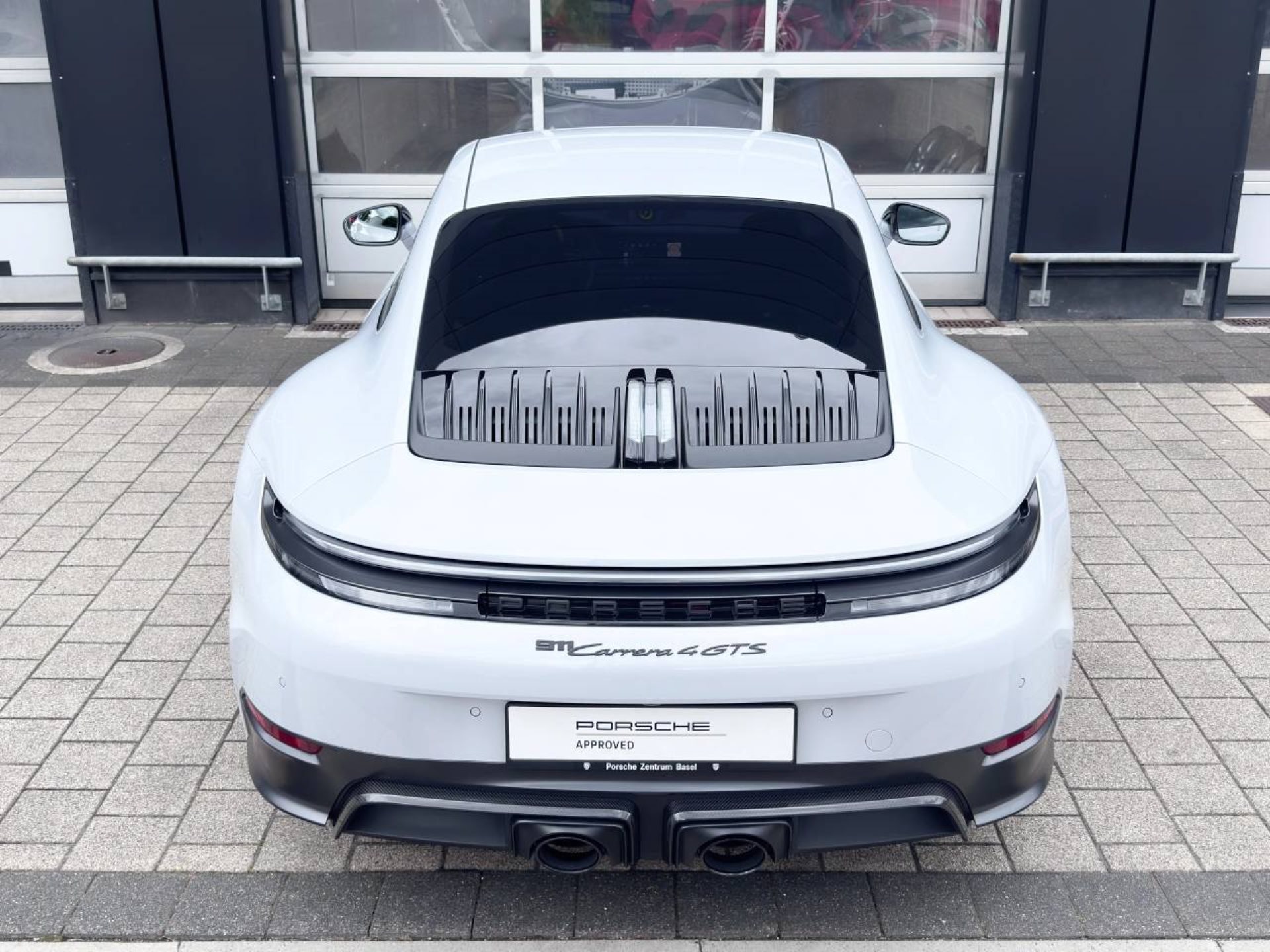 PORSCHE 911 Carrera 4 GTS-image-13