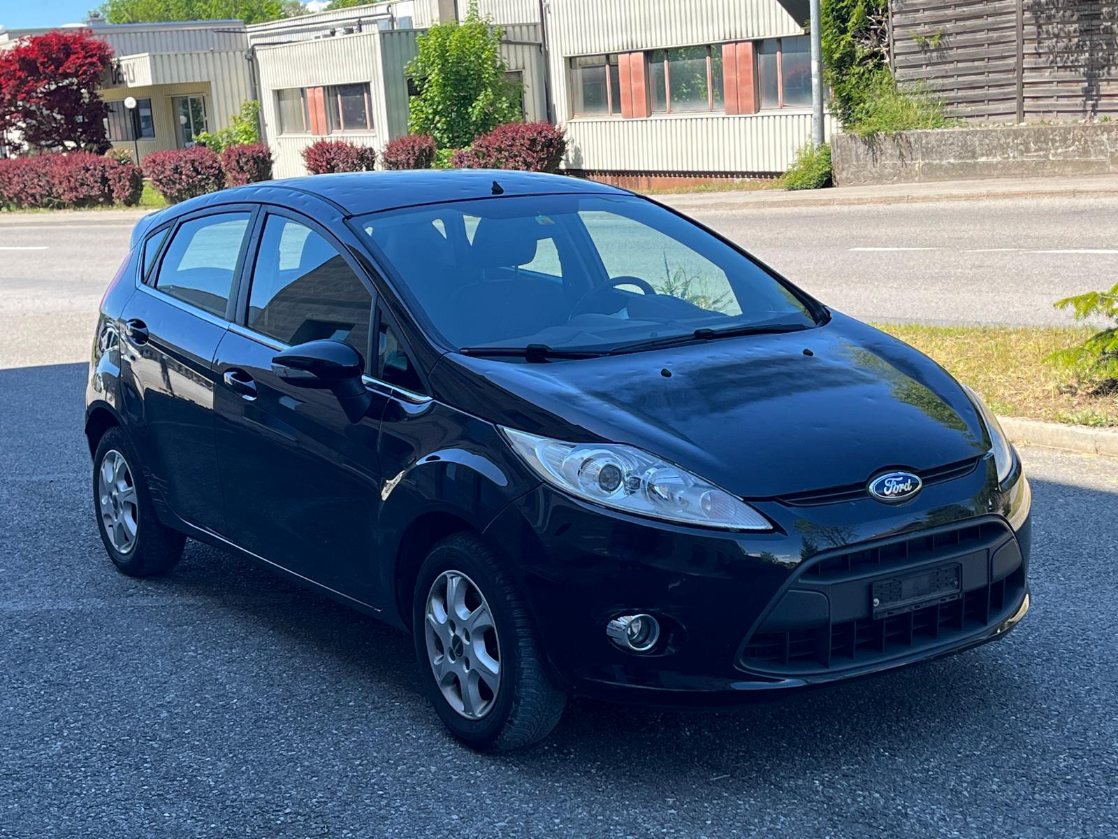 FORD Fiesta 1.4 16V Titanium