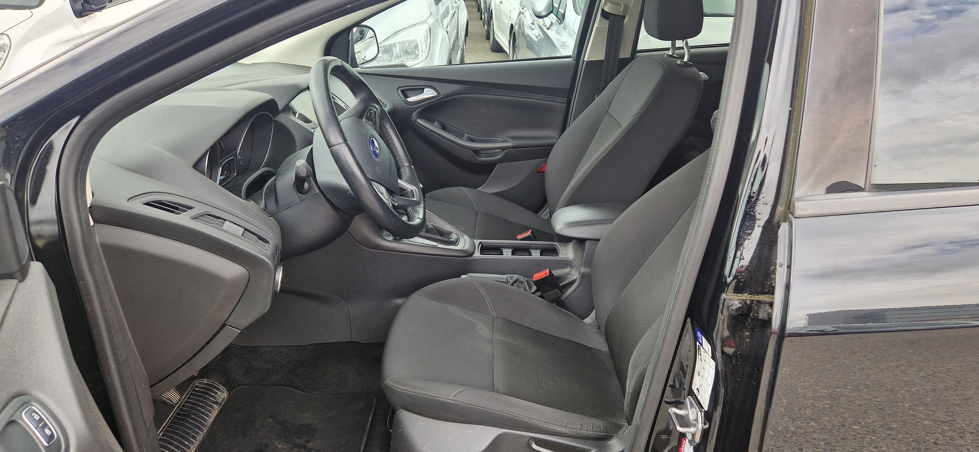 FORD FOCUS-image-5