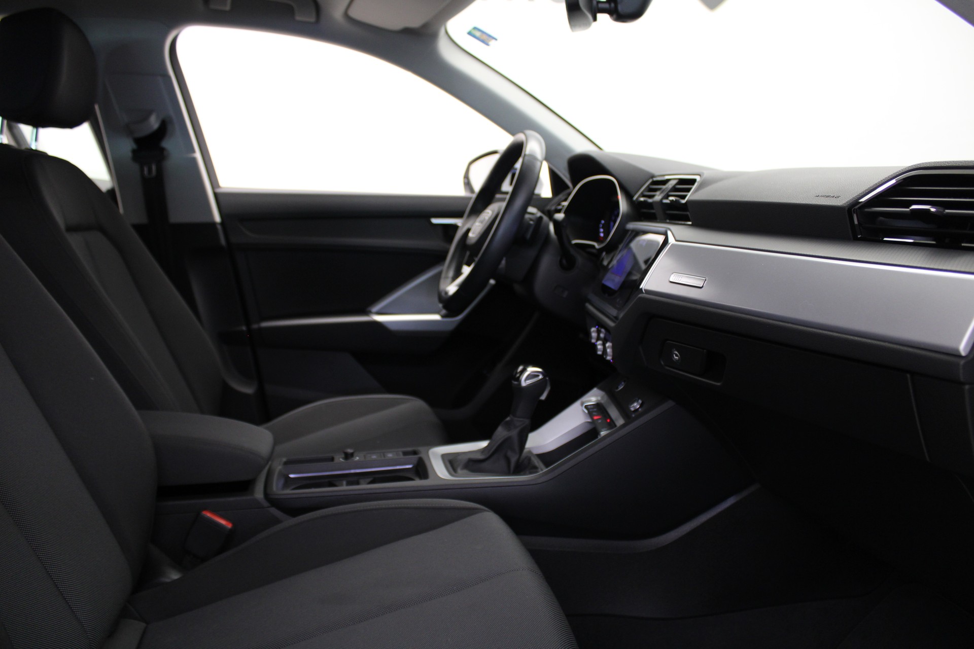 AUDI Q3 45 TFSI e S-tronic-image-6