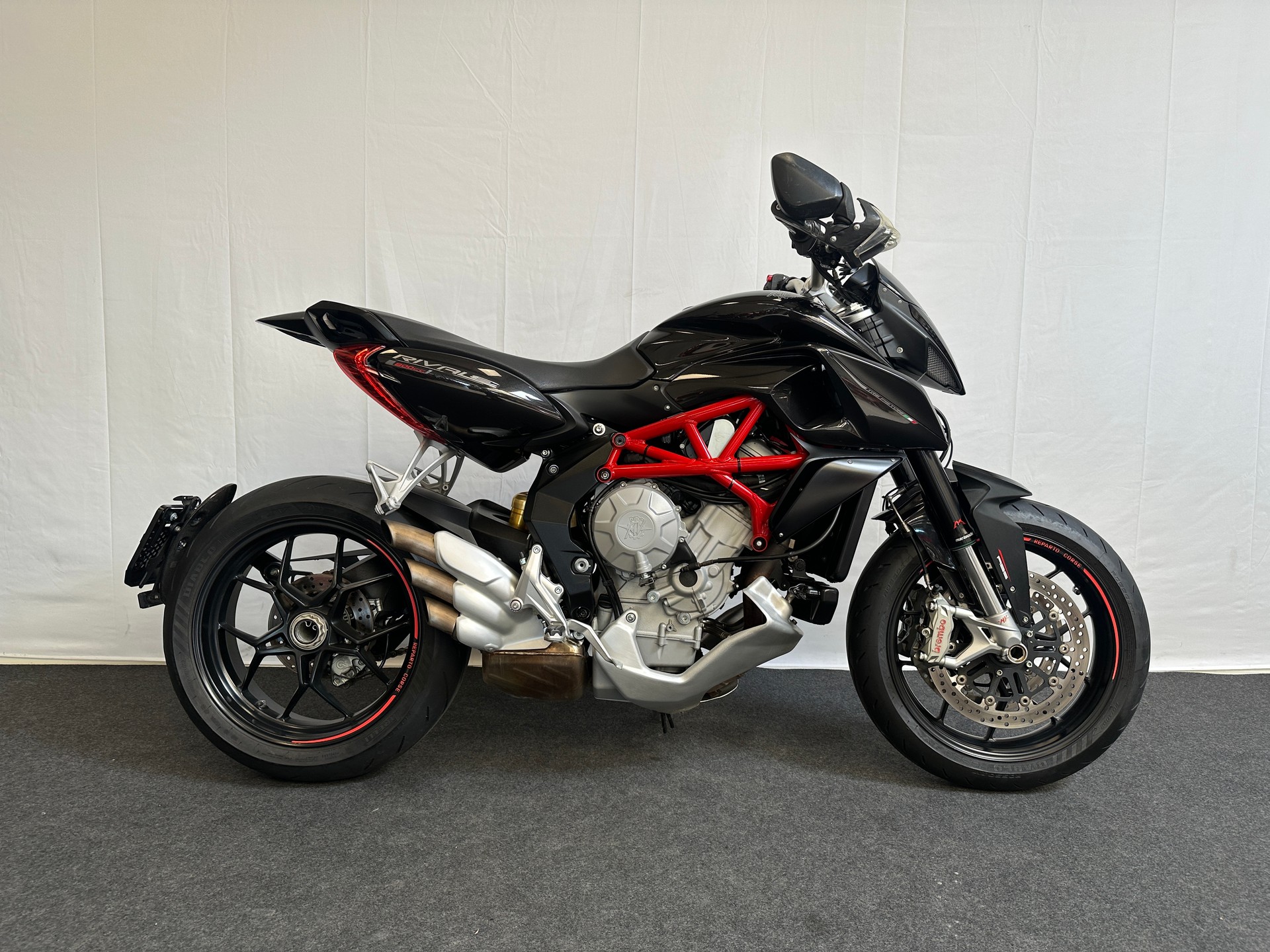 MV AGUSTA Rivale 800 ABS-showroom-element-1