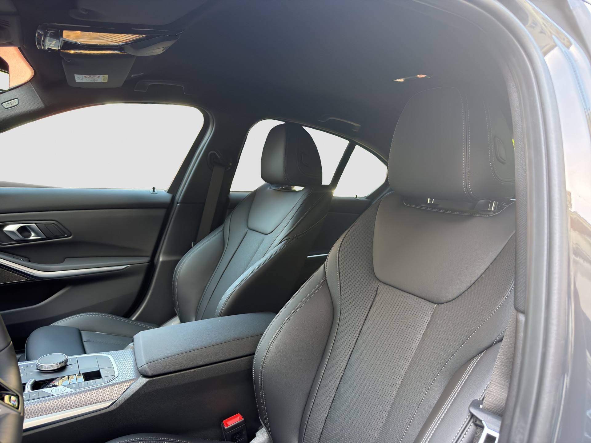 BMW 320d xDrive 48V Steptronic M Sport-image-8