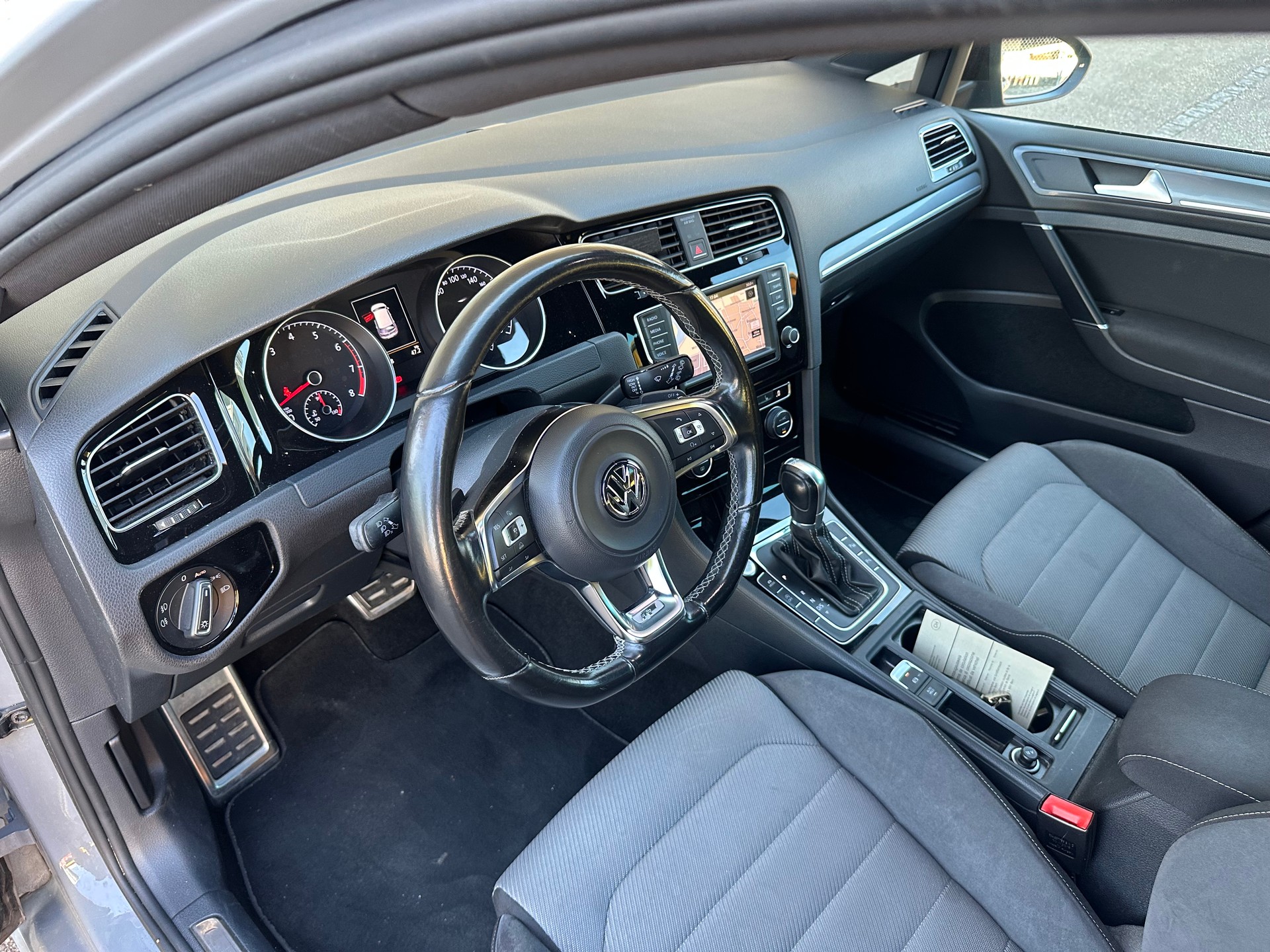 VW Golf 1.4 TSI R-Line DSG-image-10