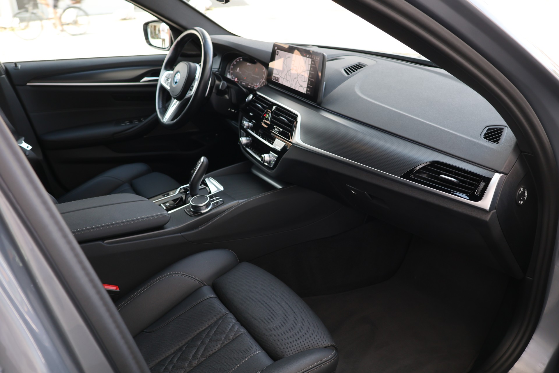 BMW 530e xDrive Touring Pure M Sport Steptronic (CH)-image-19