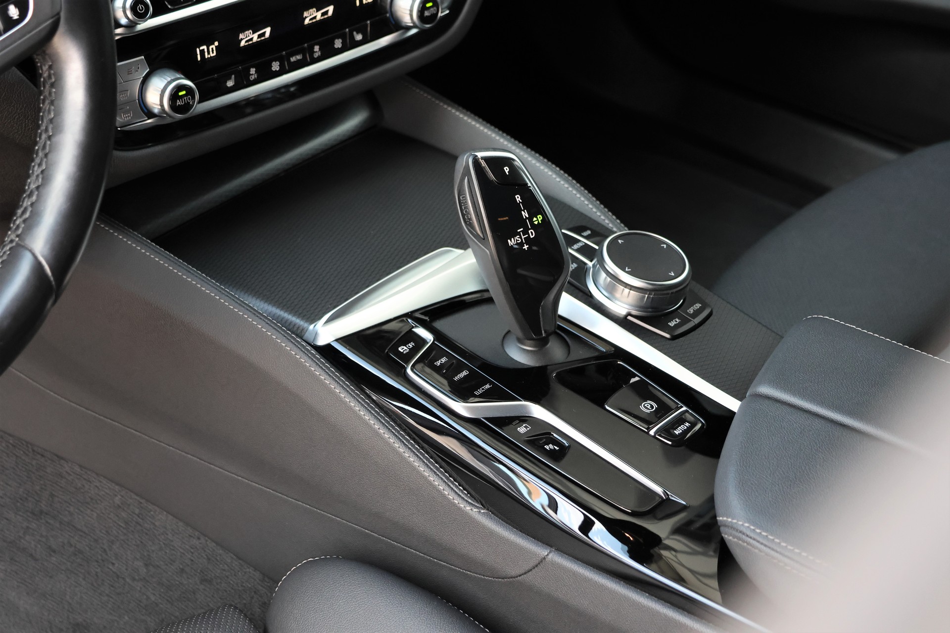 BMW 530e xDrive Touring Pure M Sport Steptronic (CH)-image-10