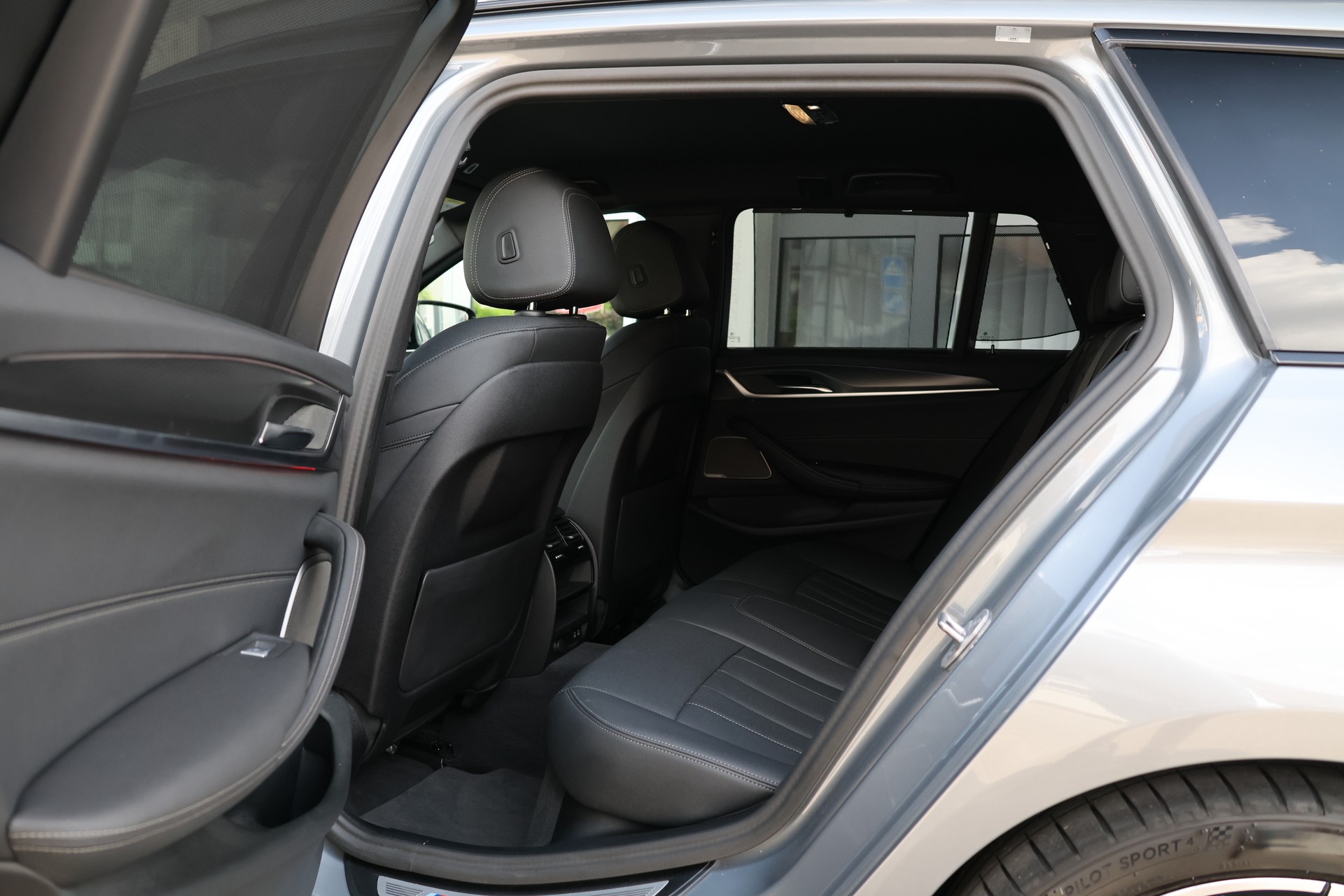 BMW 530e xDrive Touring Pure M Sport Steptronic (CH)-image-17