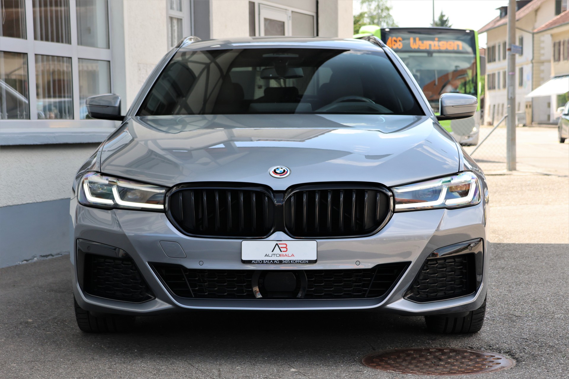 BMW 530e xDrive Touring Pure M Sport Steptronic (CH)-image-1