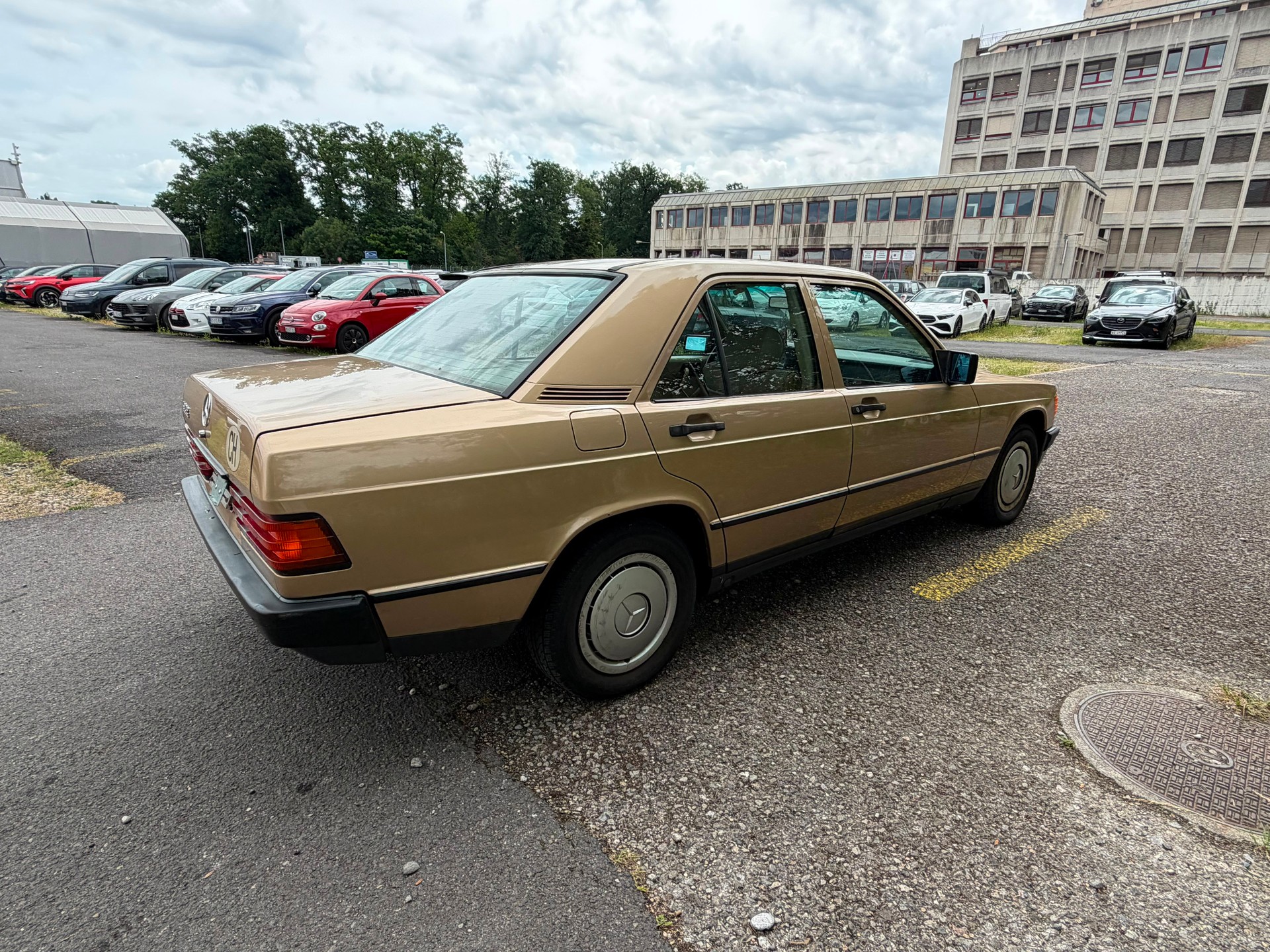 MERCEDES-BENZ 190 E 2.0-image-1