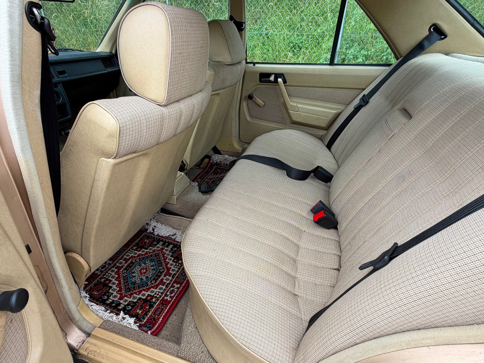 MERCEDES-BENZ 190 E 2.0-image-6