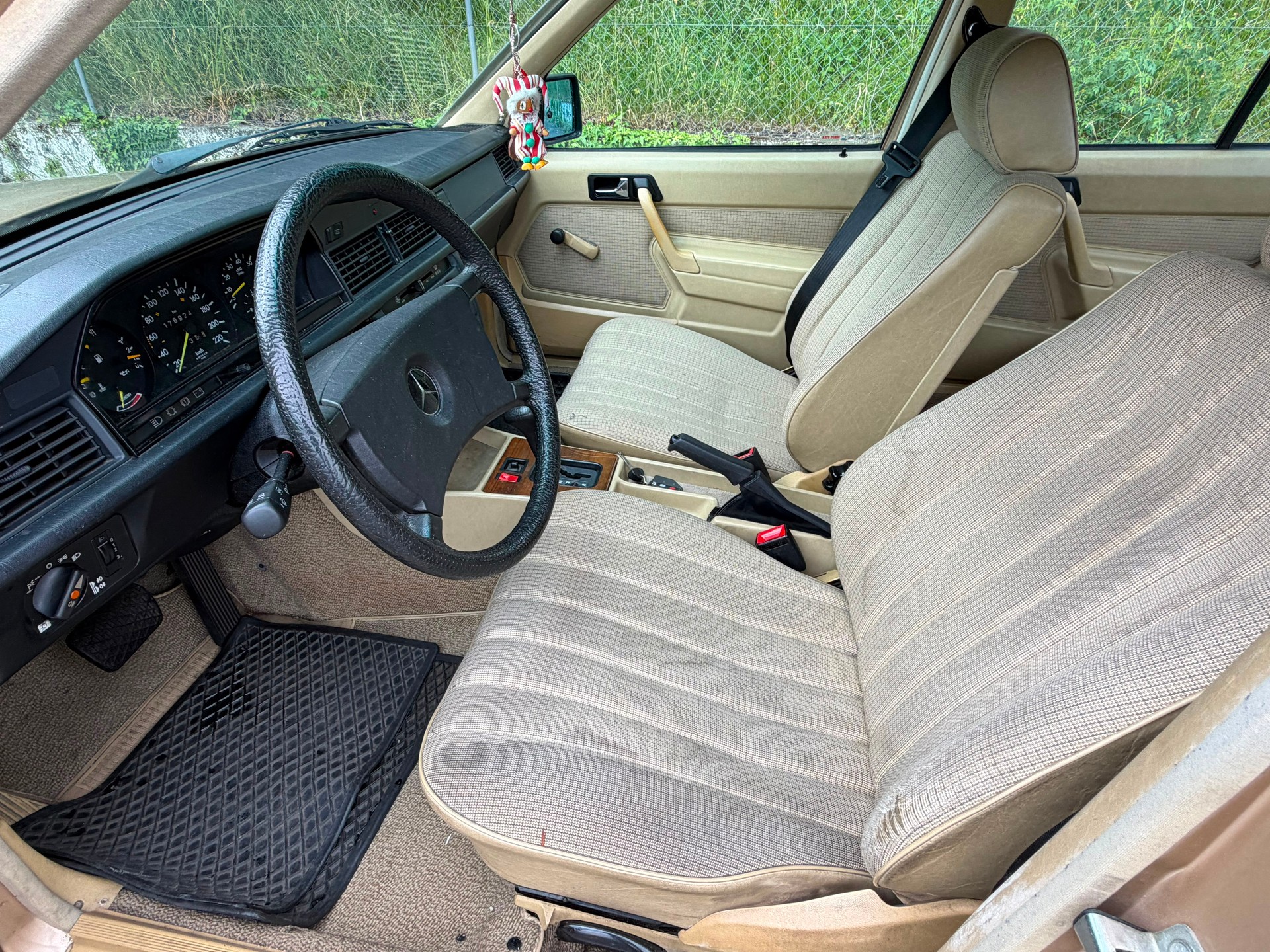 MERCEDES-BENZ 190 E 2.0-image-8