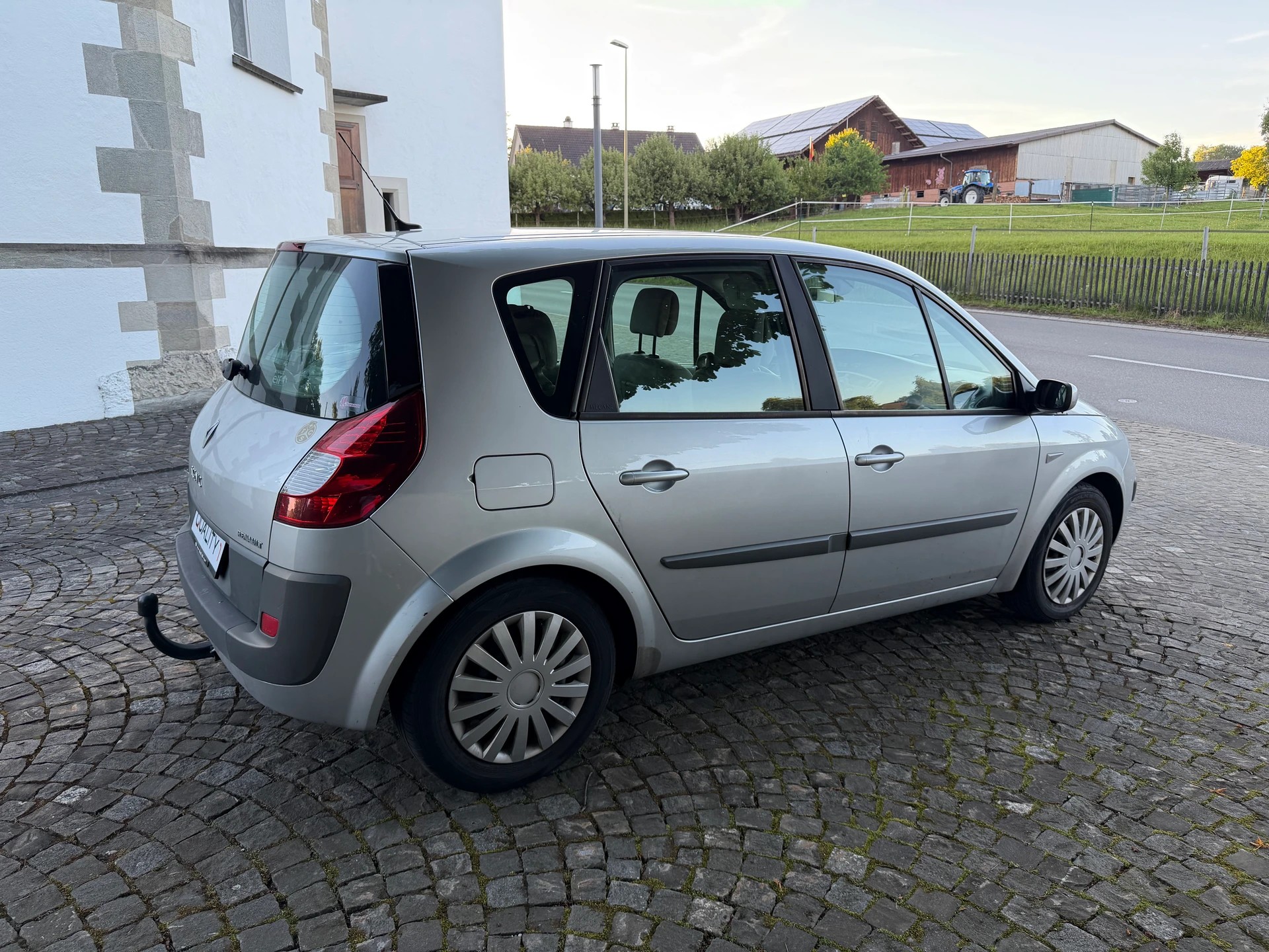 RENAULT Scénic 2.0 16V Dynamique / Ab MFK / Service gepflegt/ 8 Fach / Navi / Klima / Tempomat / Anhängerkupplung-image-3