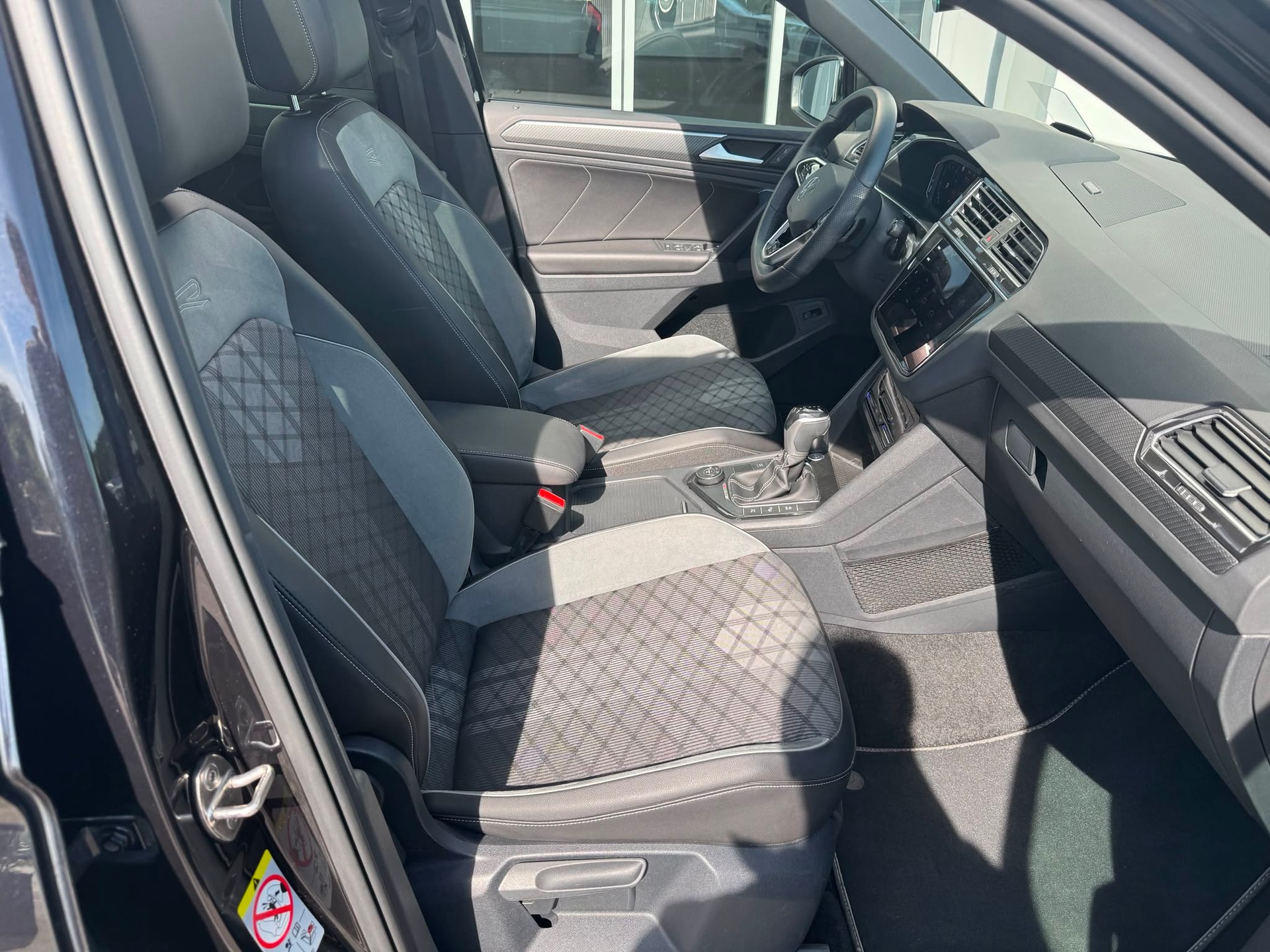 VW Tiguan 2.0TSI R-Line 4Motion DSG-image-2