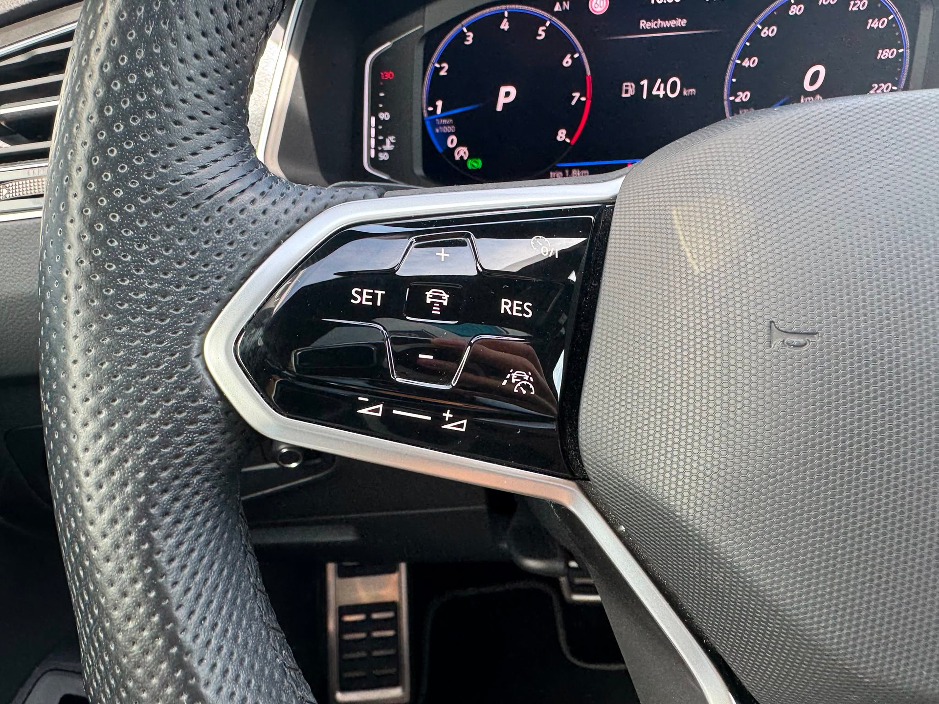 VW Tiguan 2.0TSI R-Line 4Motion DSG-image-9