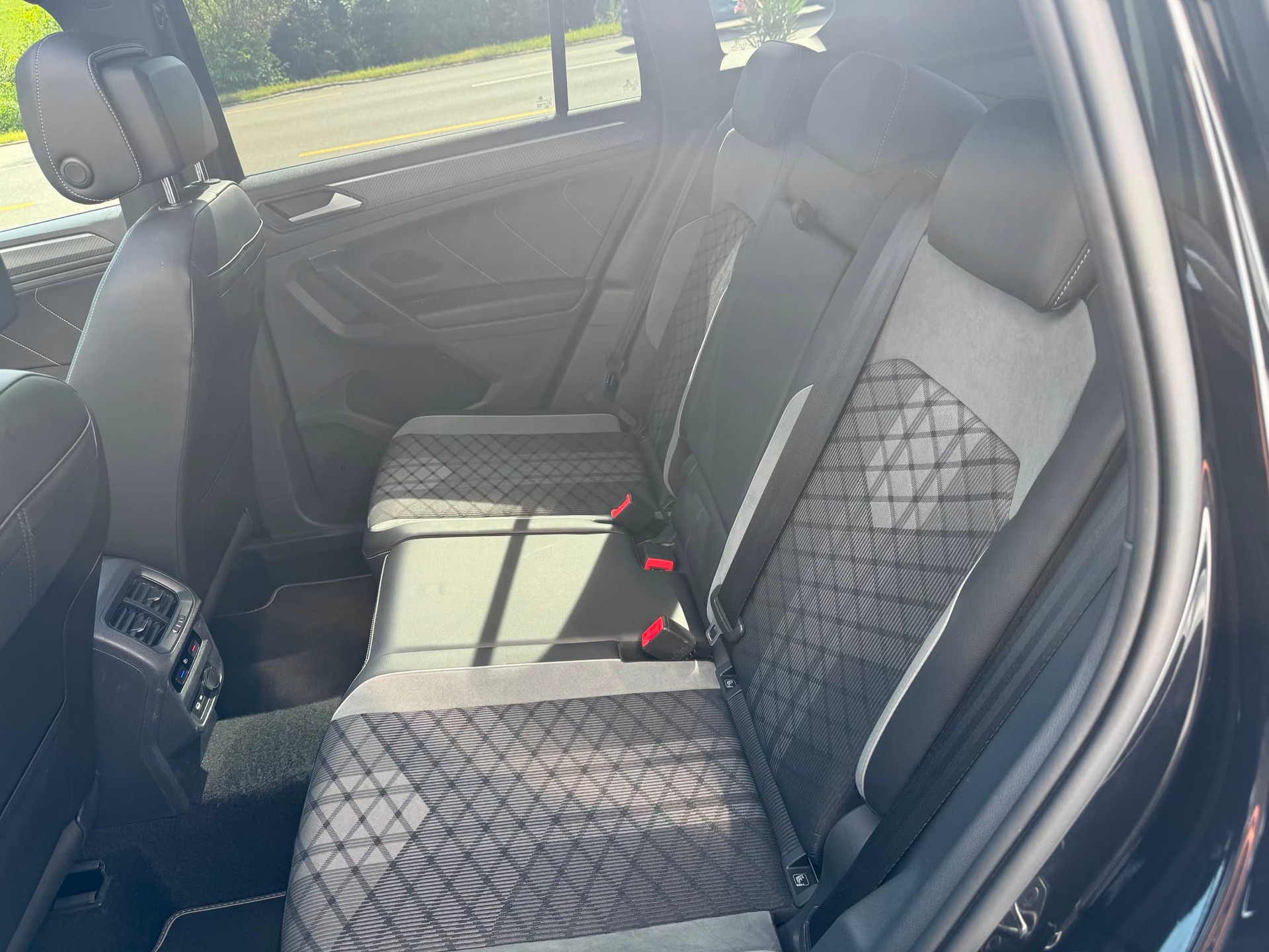 VW Tiguan 2.0TSI R-Line 4Motion DSG-image-5