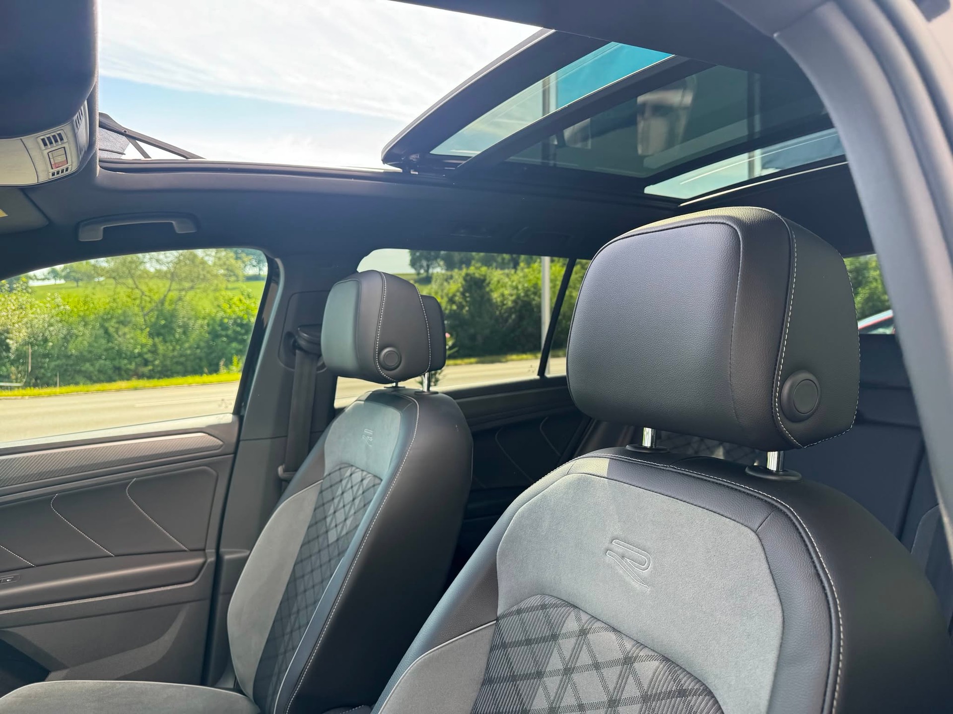 VW Tiguan 2.0TSI R-Line 4Motion DSG-image-8