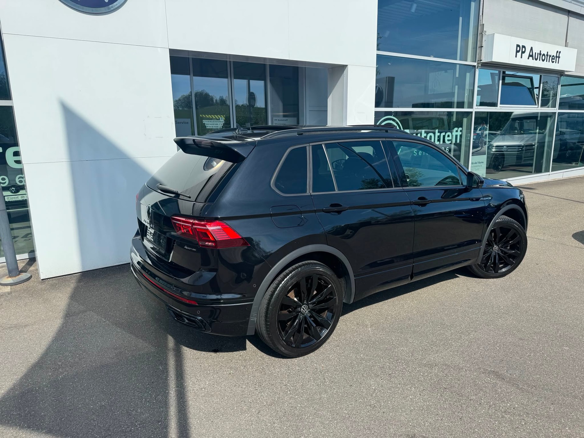 VW Tiguan 2.0TSI R-Line 4Motion DSG-image-3