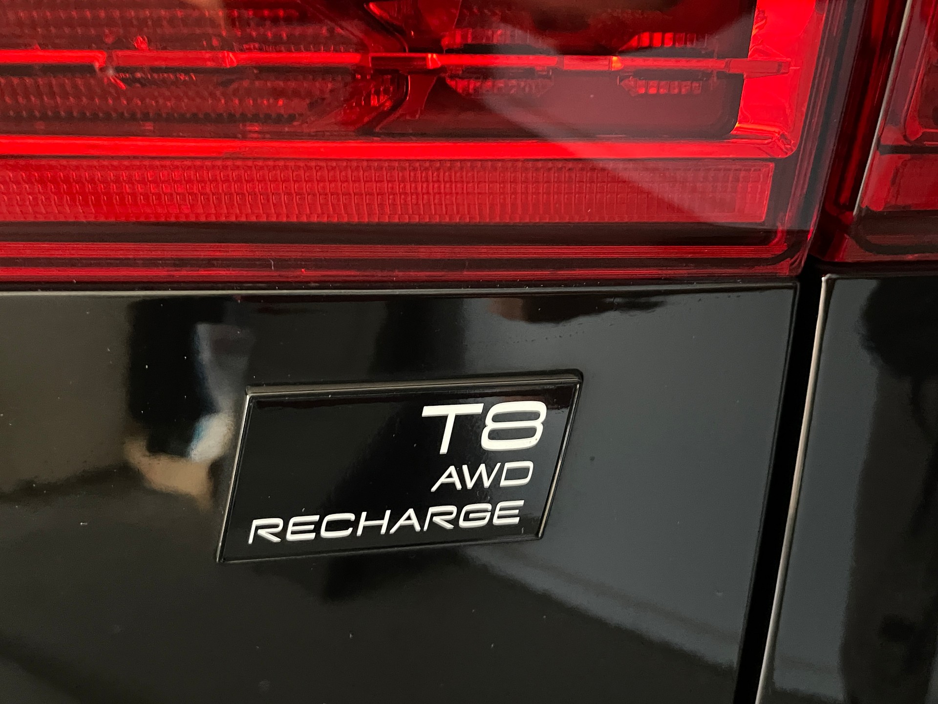 VOLVO XC60 2.0 T8 TE XCENTRIC Black Edition eAWD-image-6