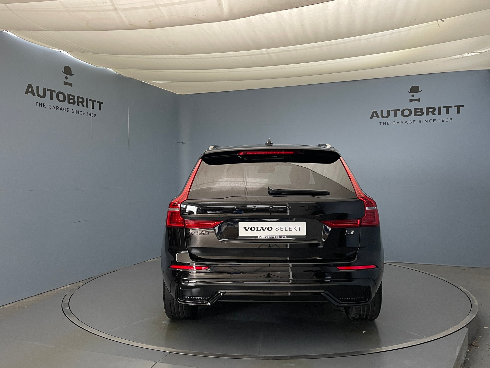 VOLVO XC60 2.0 T8 TE XCENTRIC Black Edition eAWD-showroom-element-1