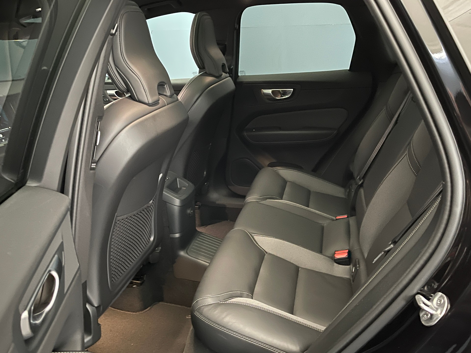 VOLVO XC60 2.0 T8 TE XCENTRIC Black Edition eAWD-image-7