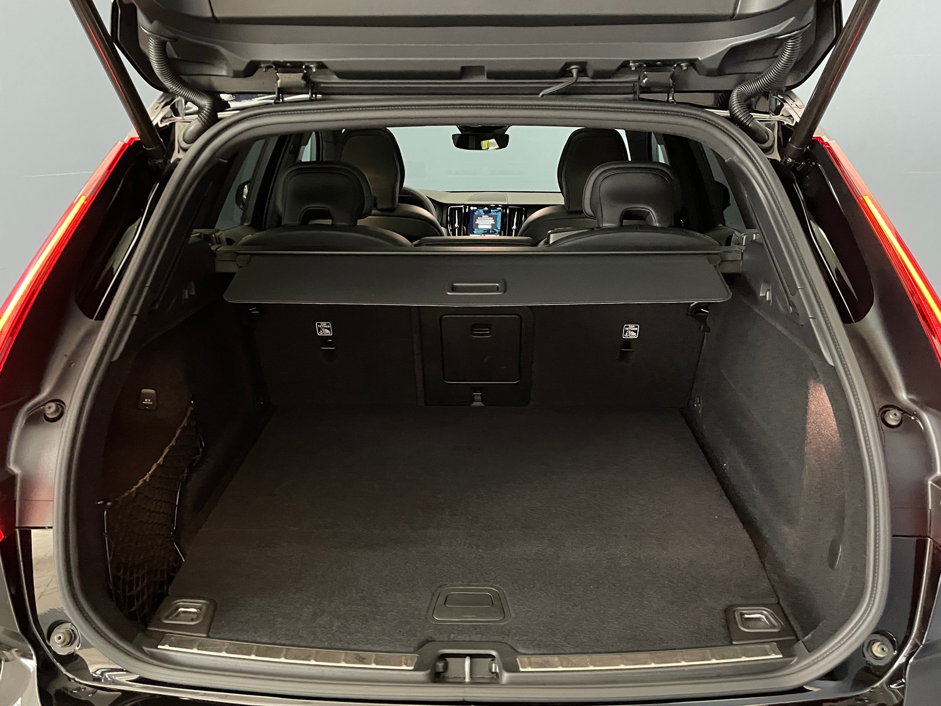 VOLVO XC60 2.0 T8 TE XCENTRIC Black Edition eAWD-image-13