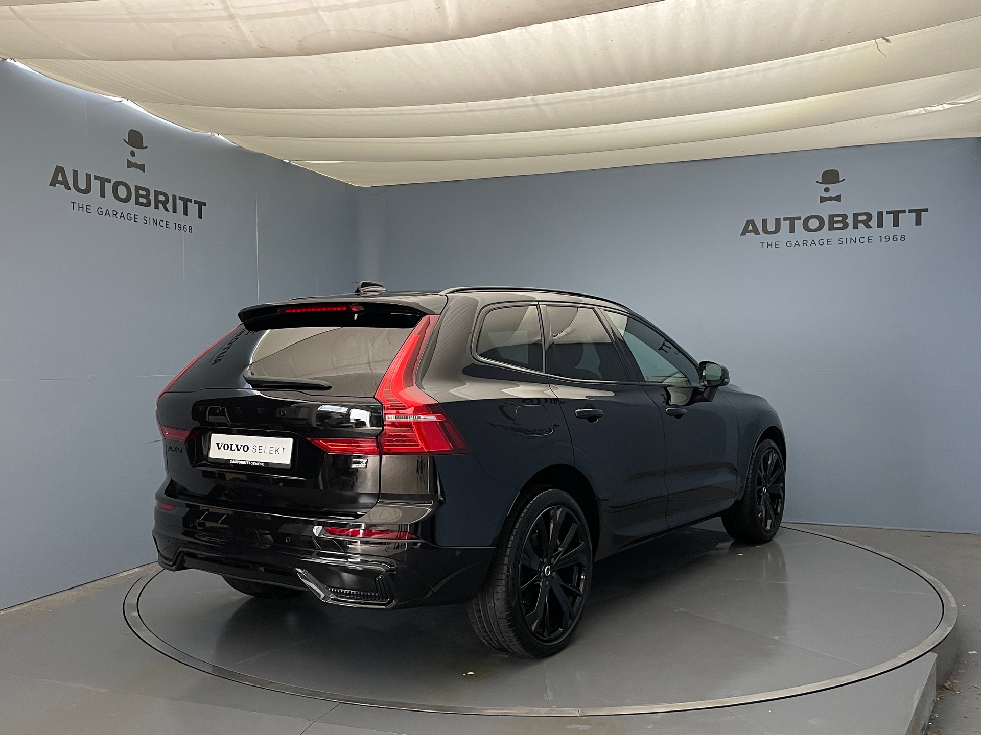 VOLVO XC60 2.0 T8 TE XCENTRIC Black Edition eAWD-showroom-element-3