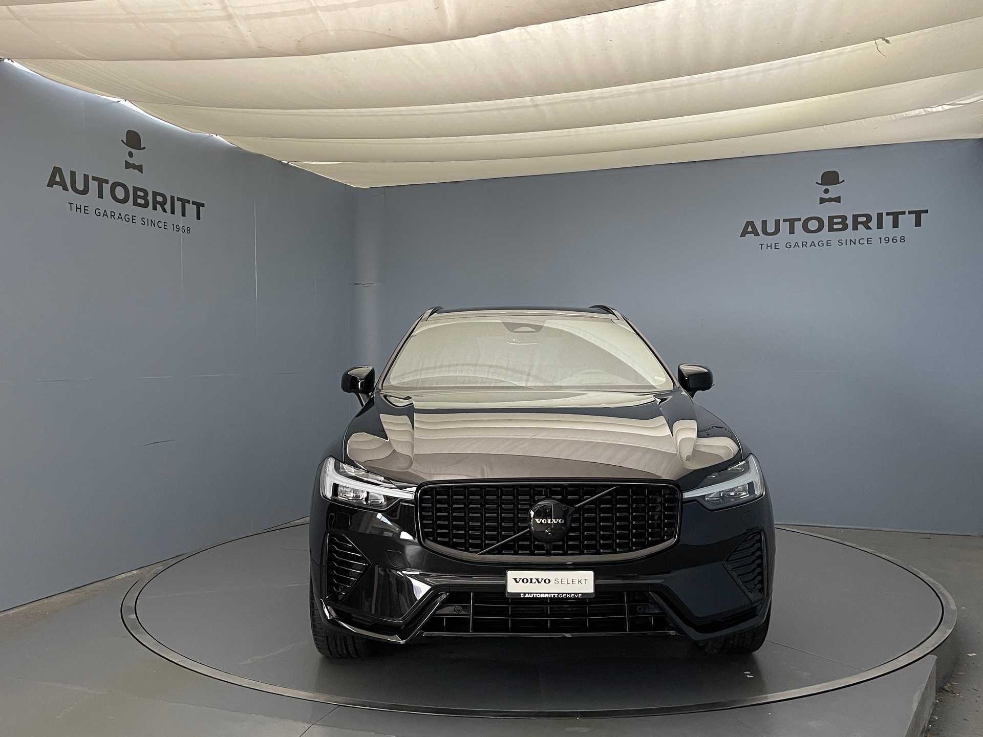 VOLVO XC60 2.0 T8 TE XCENTRIC Black Edition eAWD-showroom-element-2