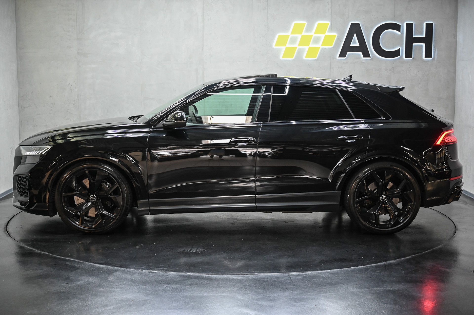 AUDI RS Q8 4.0 V8 TFSI quattro-image-4