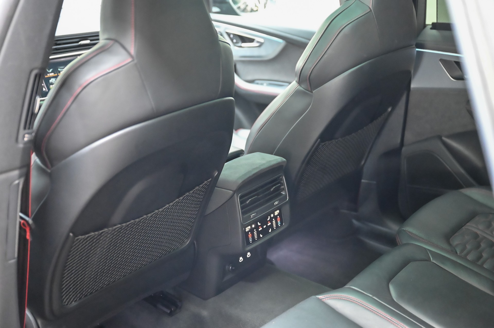 AUDI RS Q8 4.0 V8 TFSI quattro-image-21