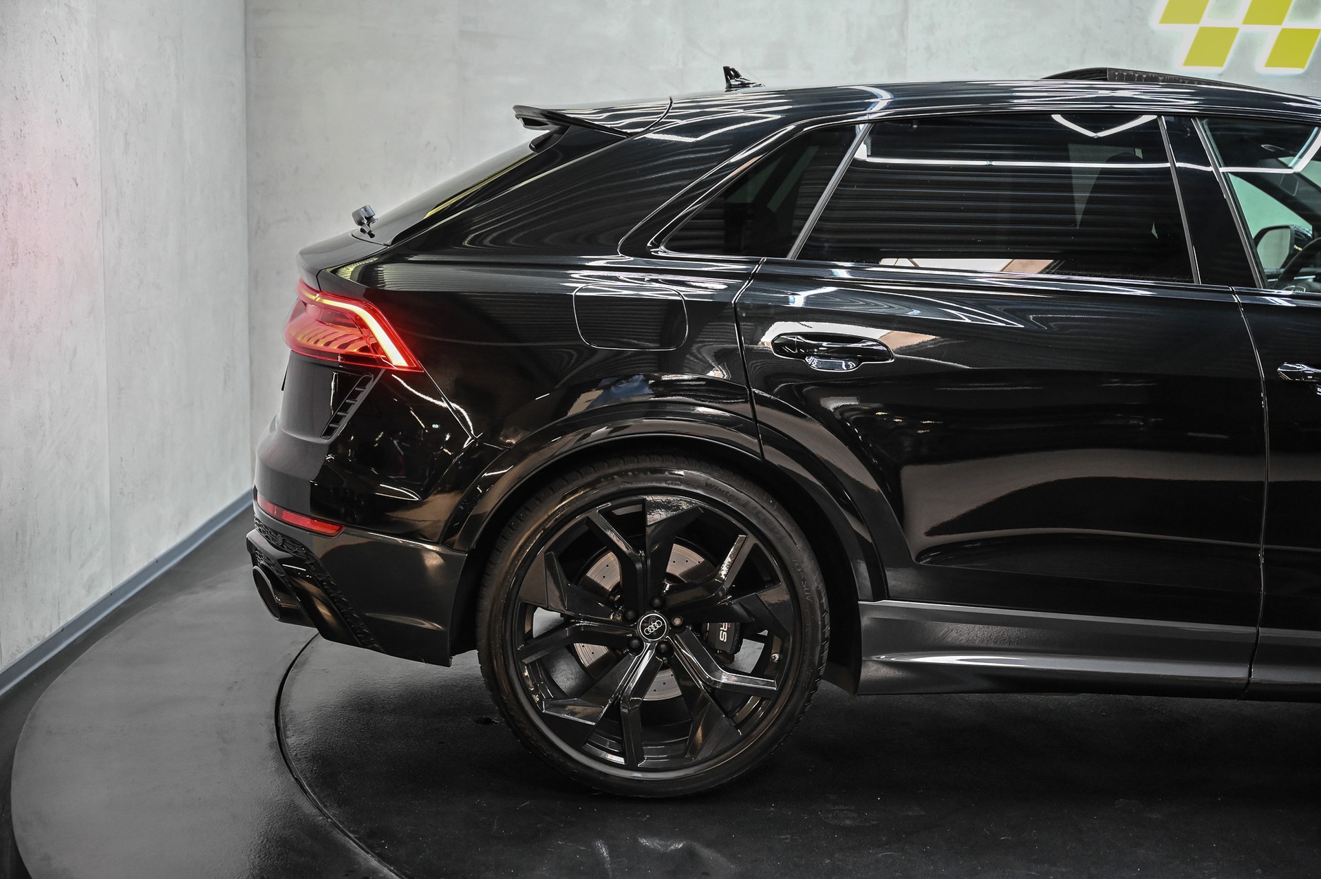 AUDI RS Q8 4.0 V8 TFSI quattro-image-13