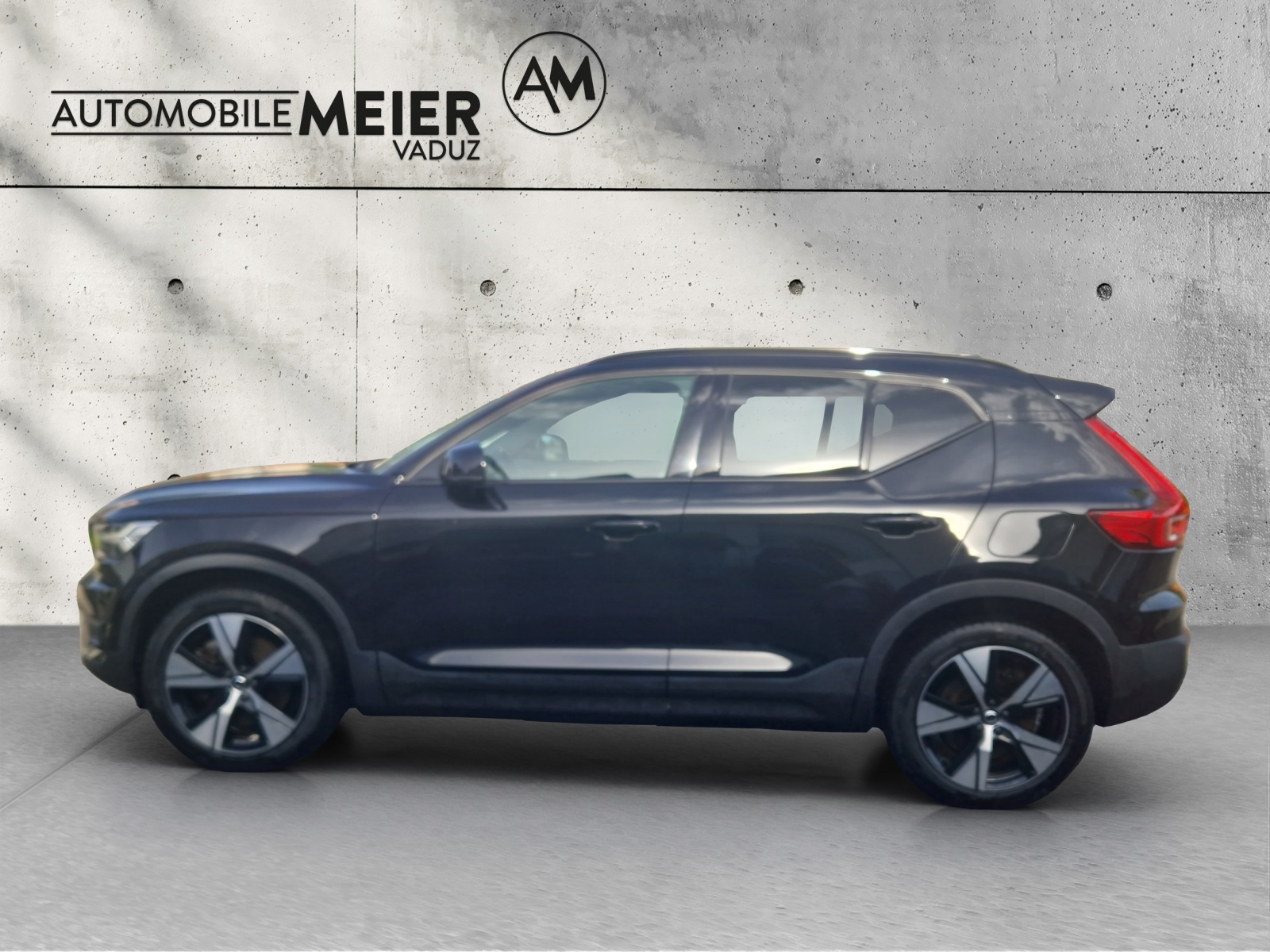 VOLVO XC40 P8 R-Design AWD-showroom-element-3