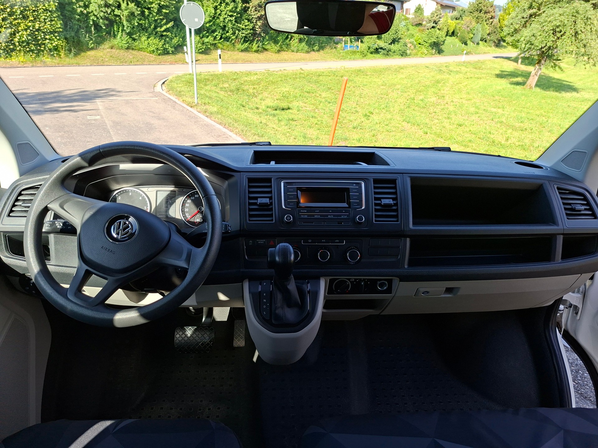 VW 2.0 TDI 150PS DSG 9Plätze-image-6