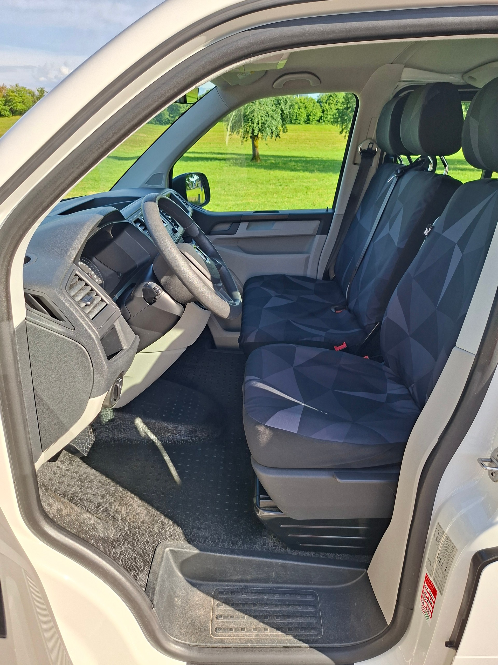 VW 2.0 TDI 150PS DSG 9Plätze-image-5