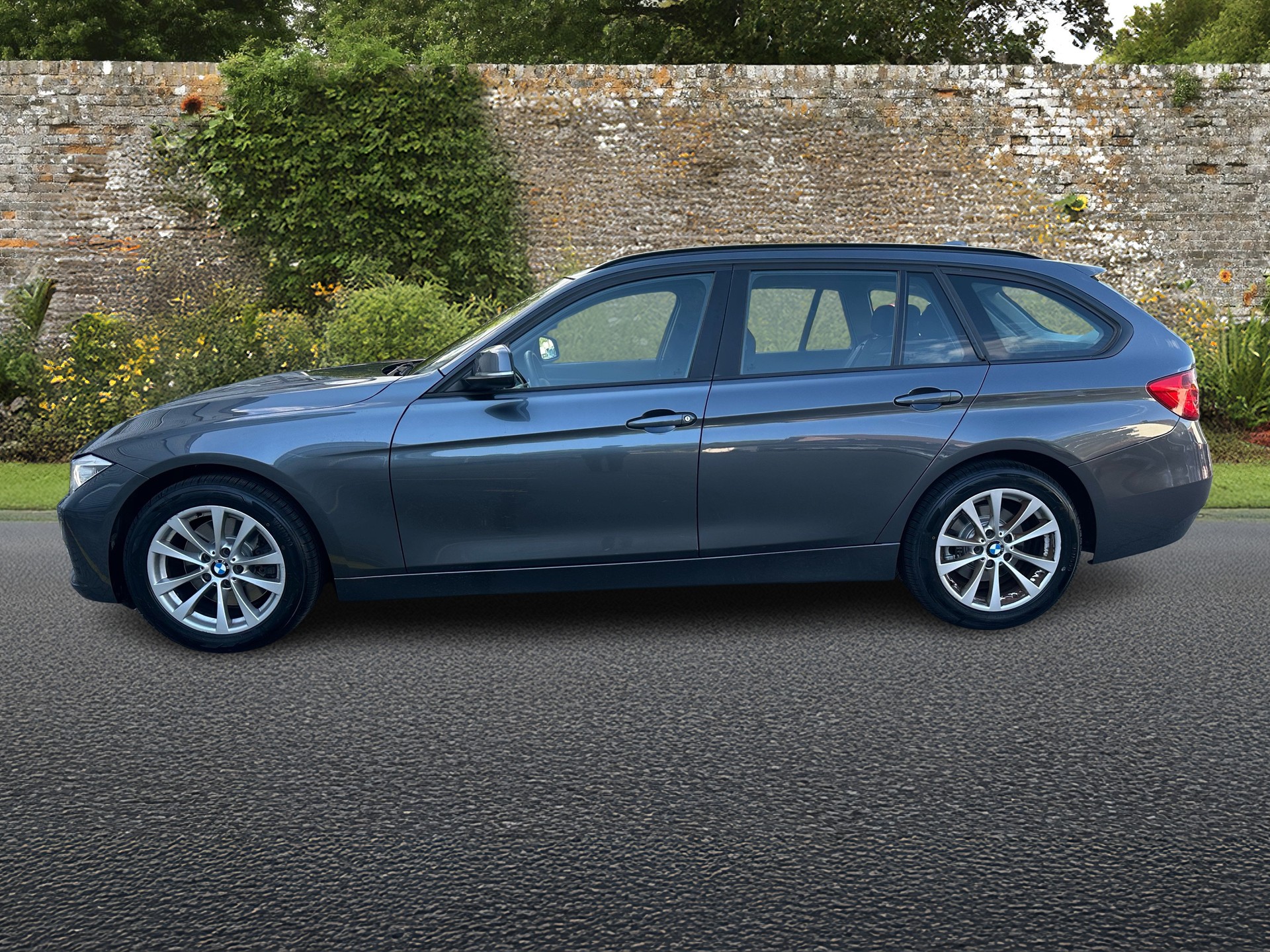 BMW 328i xDrive Touring Luxury Line Steptronic-image-1