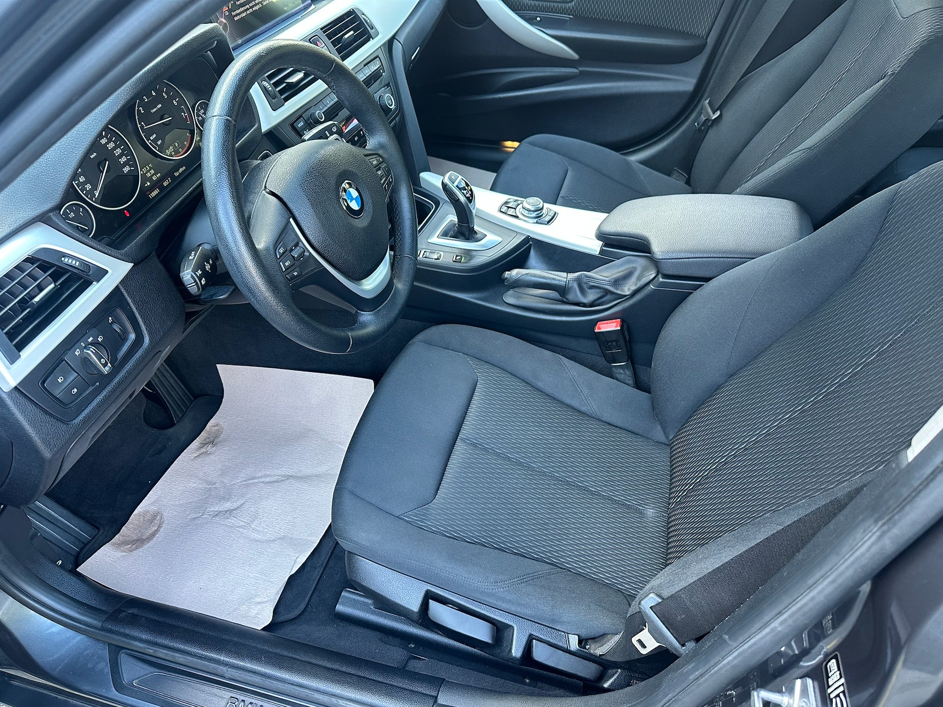 BMW 328i xDrive Touring Luxury Line Steptronic-image-11
