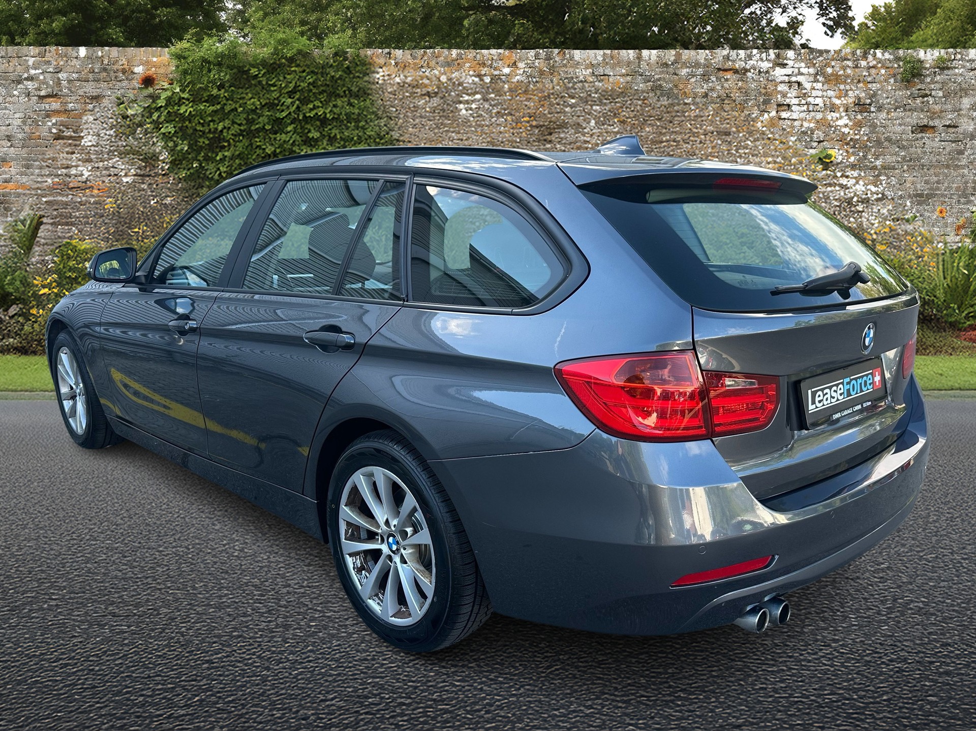 BMW 328i xDrive Touring Luxury Line Steptronic-image-2